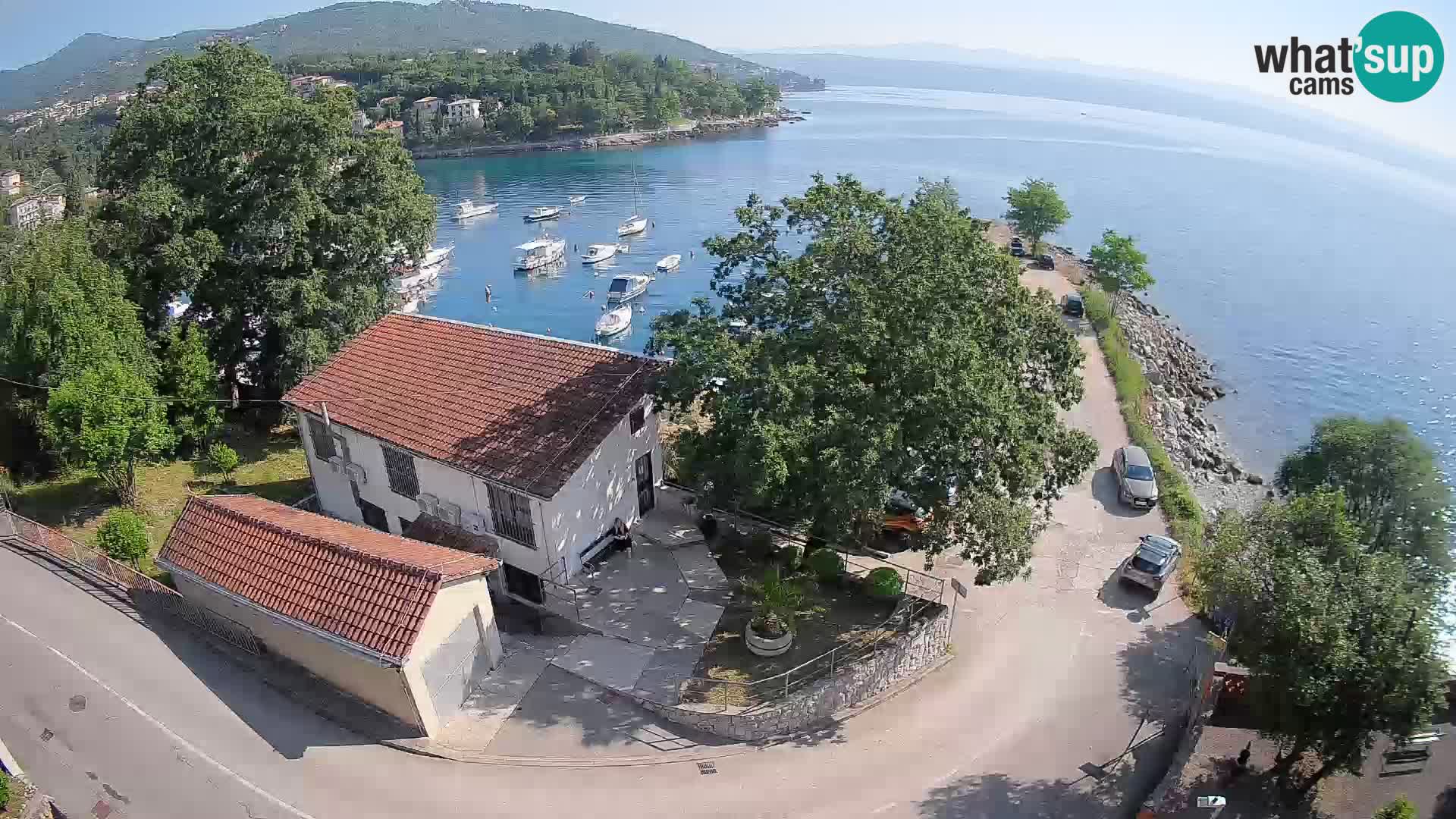 Spletna kamera pristanišče Ika – Pogled v živo na pristanišče in luči Opatije