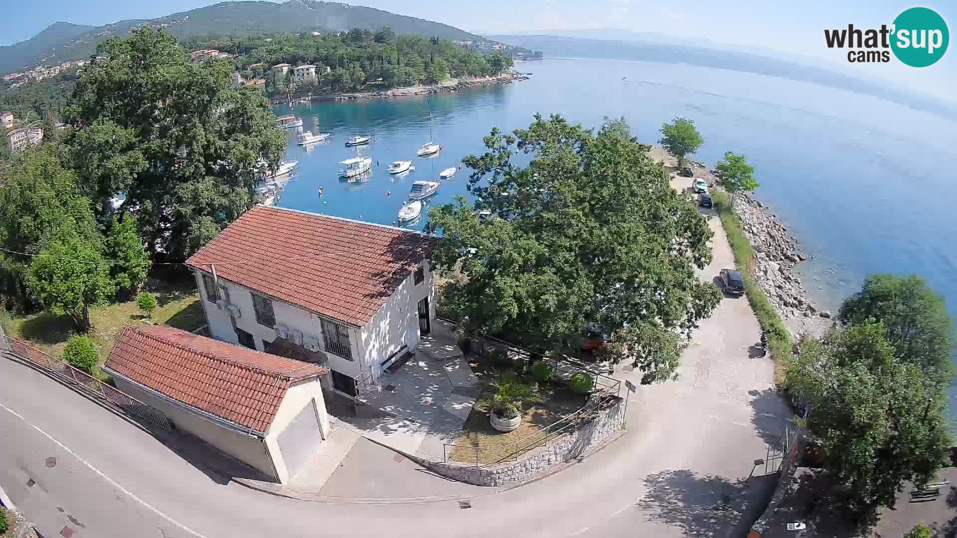 Spletna kamera pristanišče Ika – Pogled v živo na pristanišče in luči Opatije