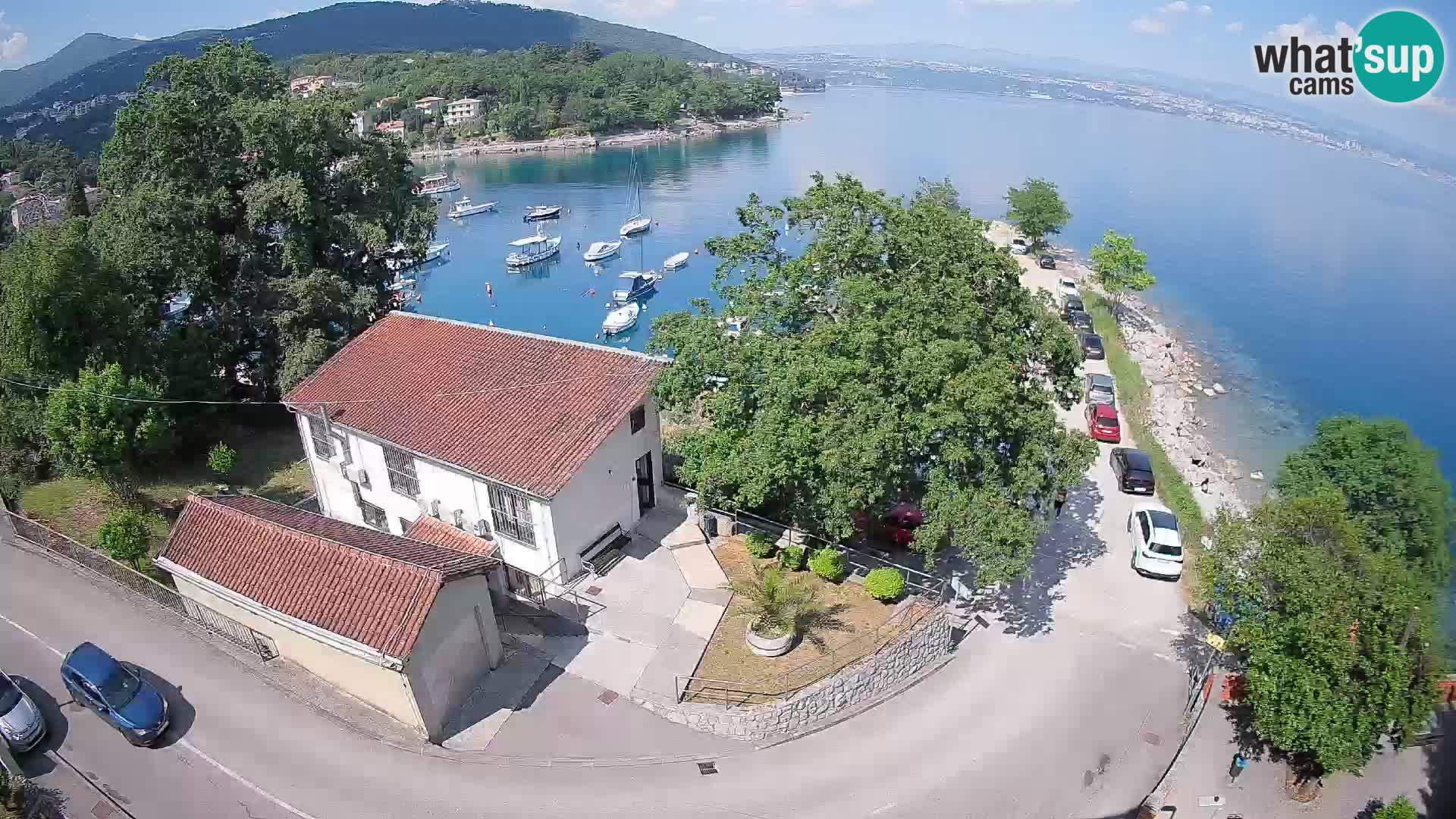 Spletna kamera pristanišče Ika – Pogled v živo na pristanišče in luči Opatije