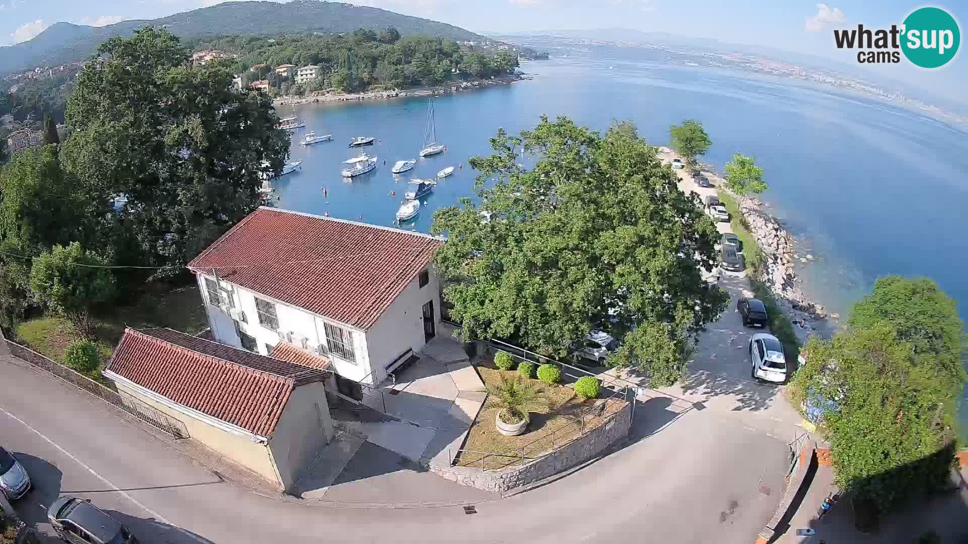 Spletna kamera pristanišče Ika – Pogled v živo na pristanišče in luči Opatije