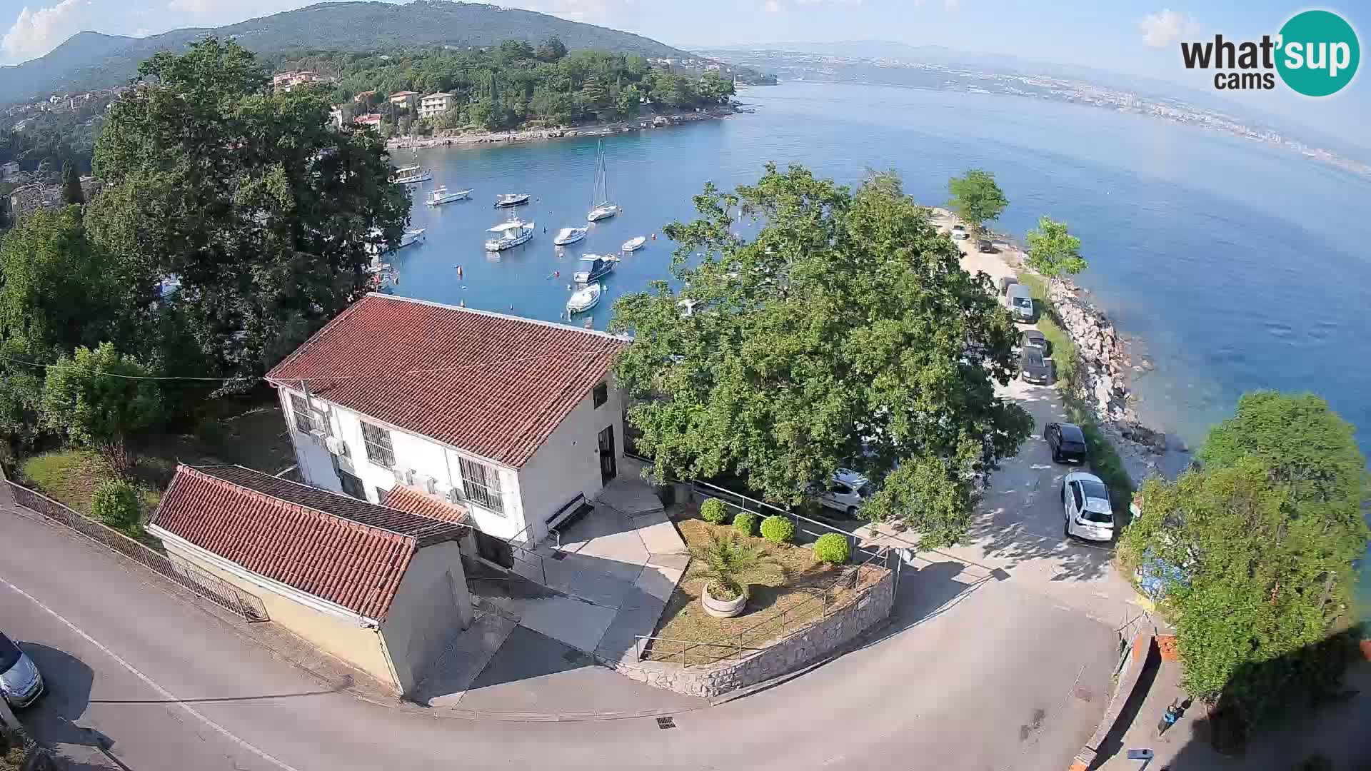 Spletna kamera pristanišče Ika – Pogled v živo na pristanišče in luči Opatije