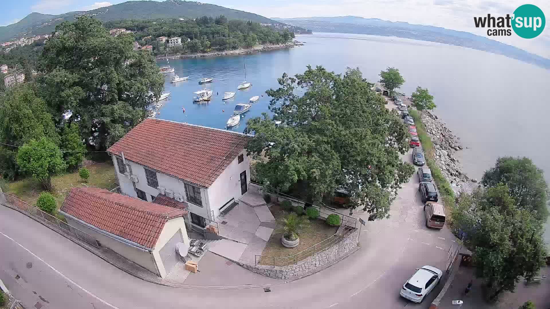Spletna kamera pristanišče Ika – Pogled v živo na pristanišče in luči Opatije