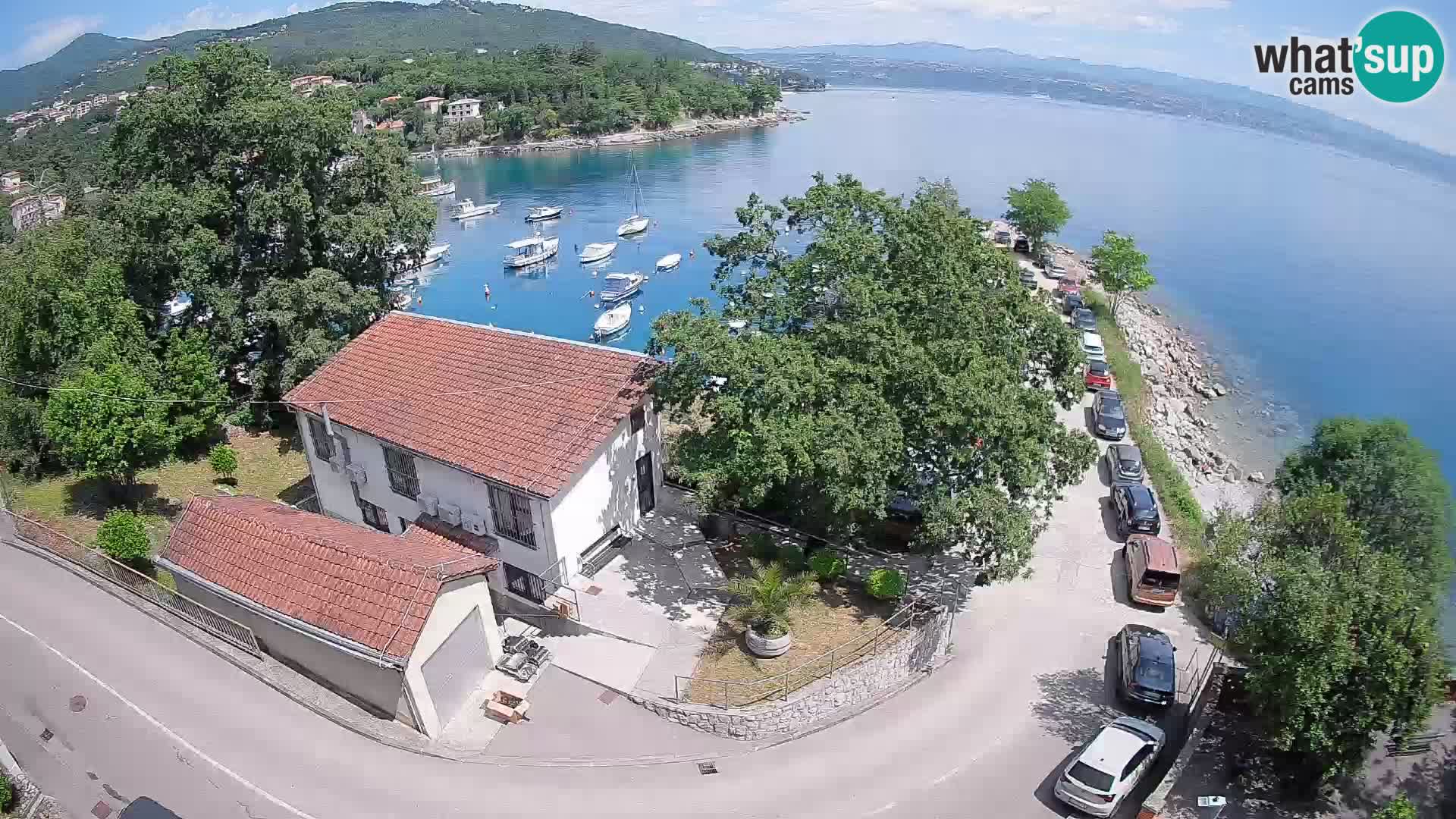 Spletna kamera pristanišče Ika – Pogled v živo na pristanišče in luči Opatije