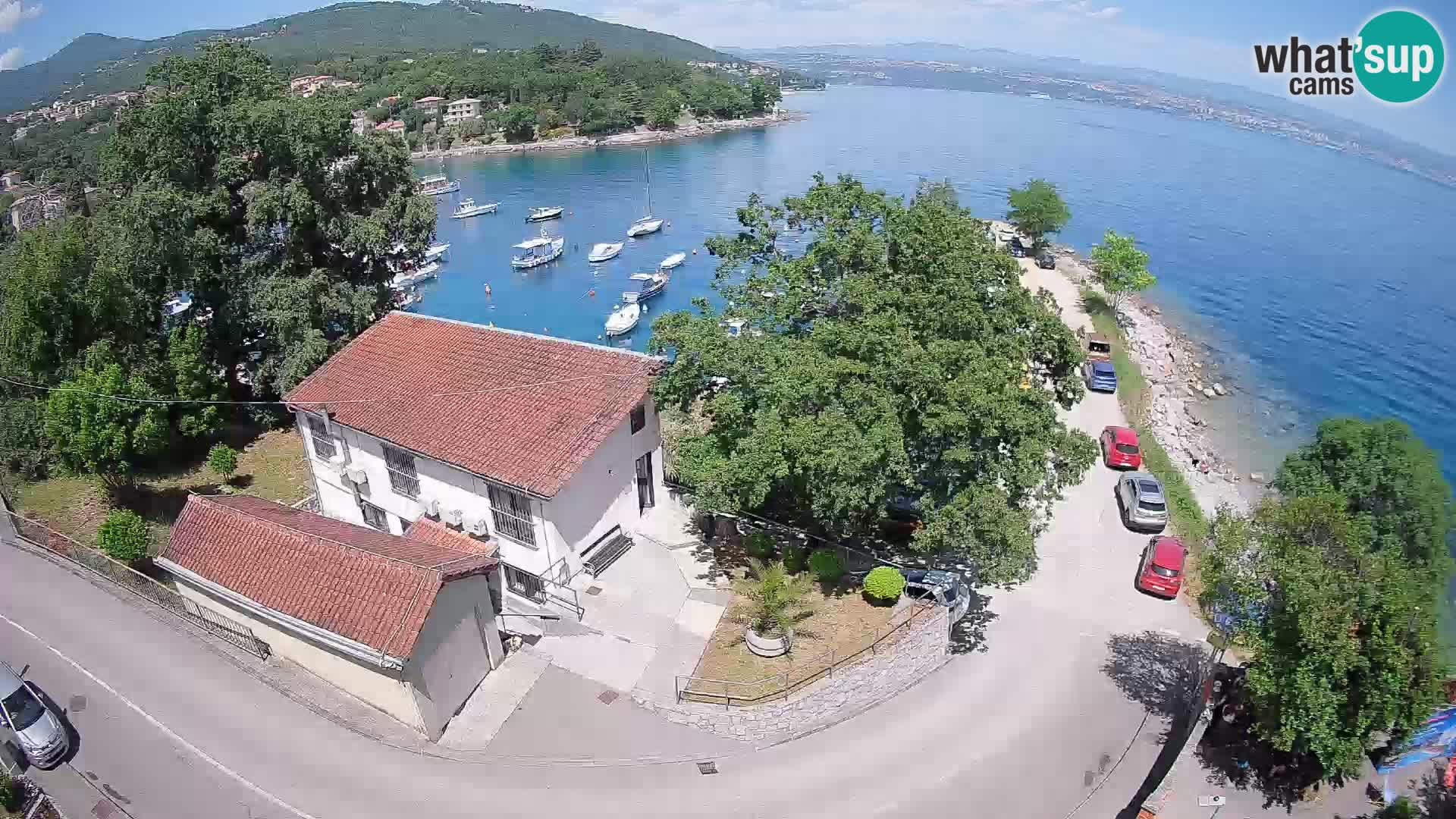 Spletna kamera pristanišče Ika – Pogled v živo na pristanišče in luči Opatije