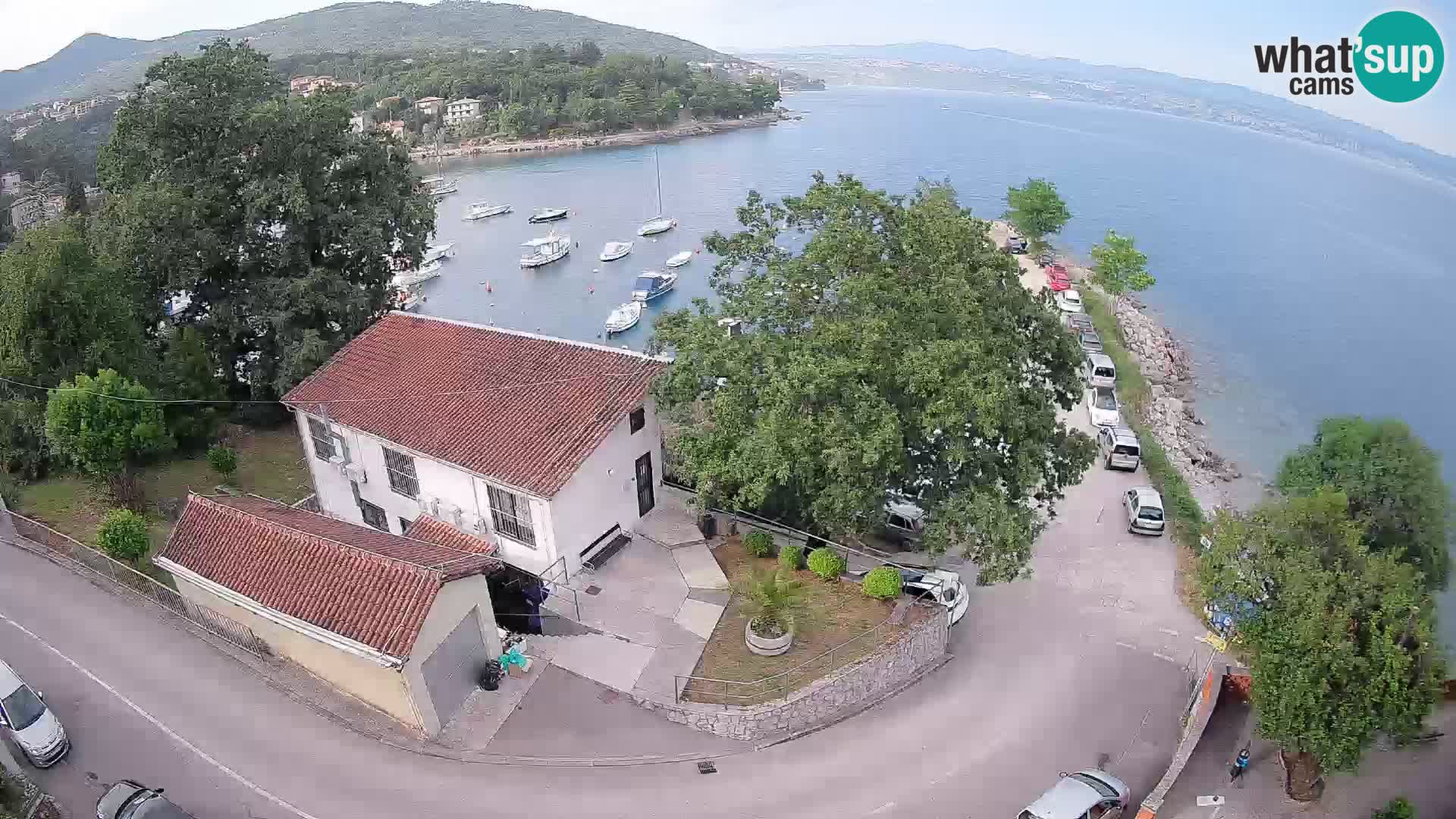 Spletna kamera pristanišče Ika – Pogled v živo na pristanišče in luči Opatije