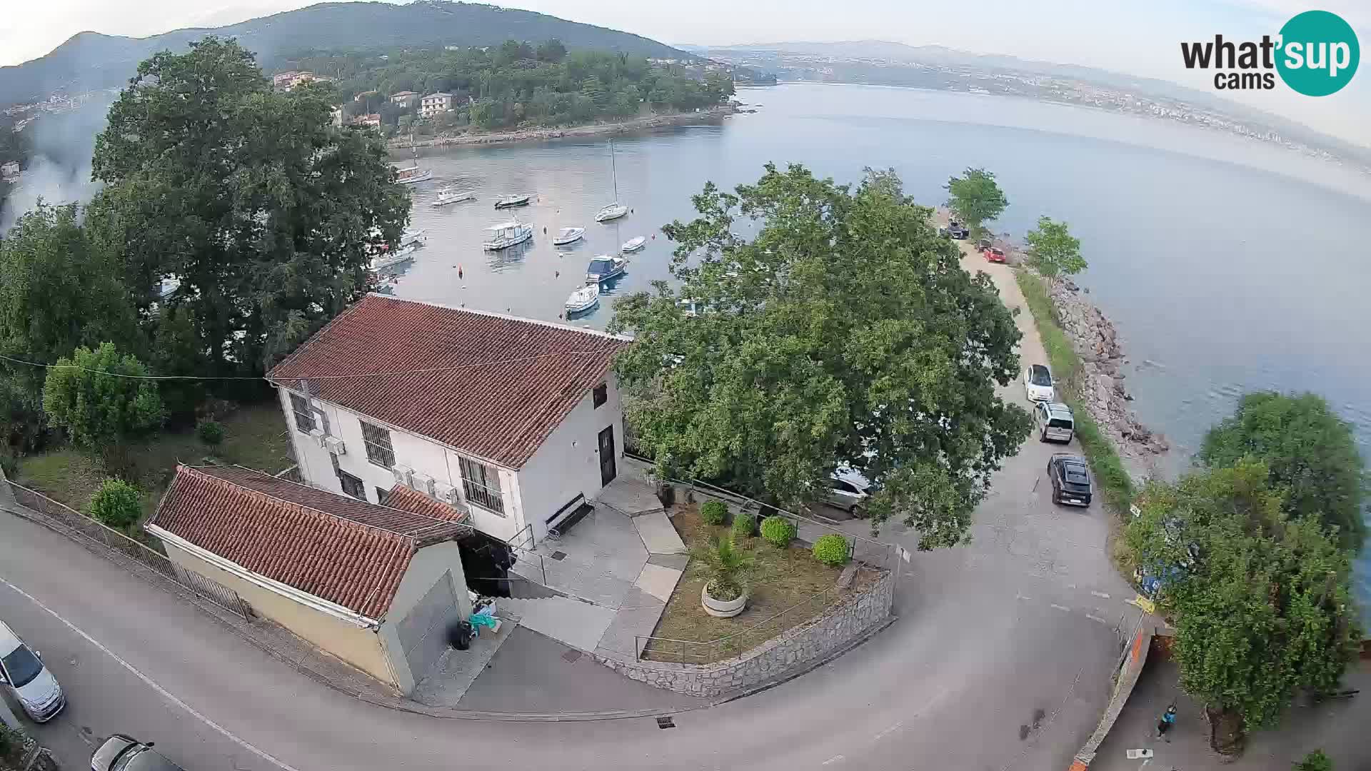 Web kamera luka Ika – Pogled uživo na luku i svjetla Opatije