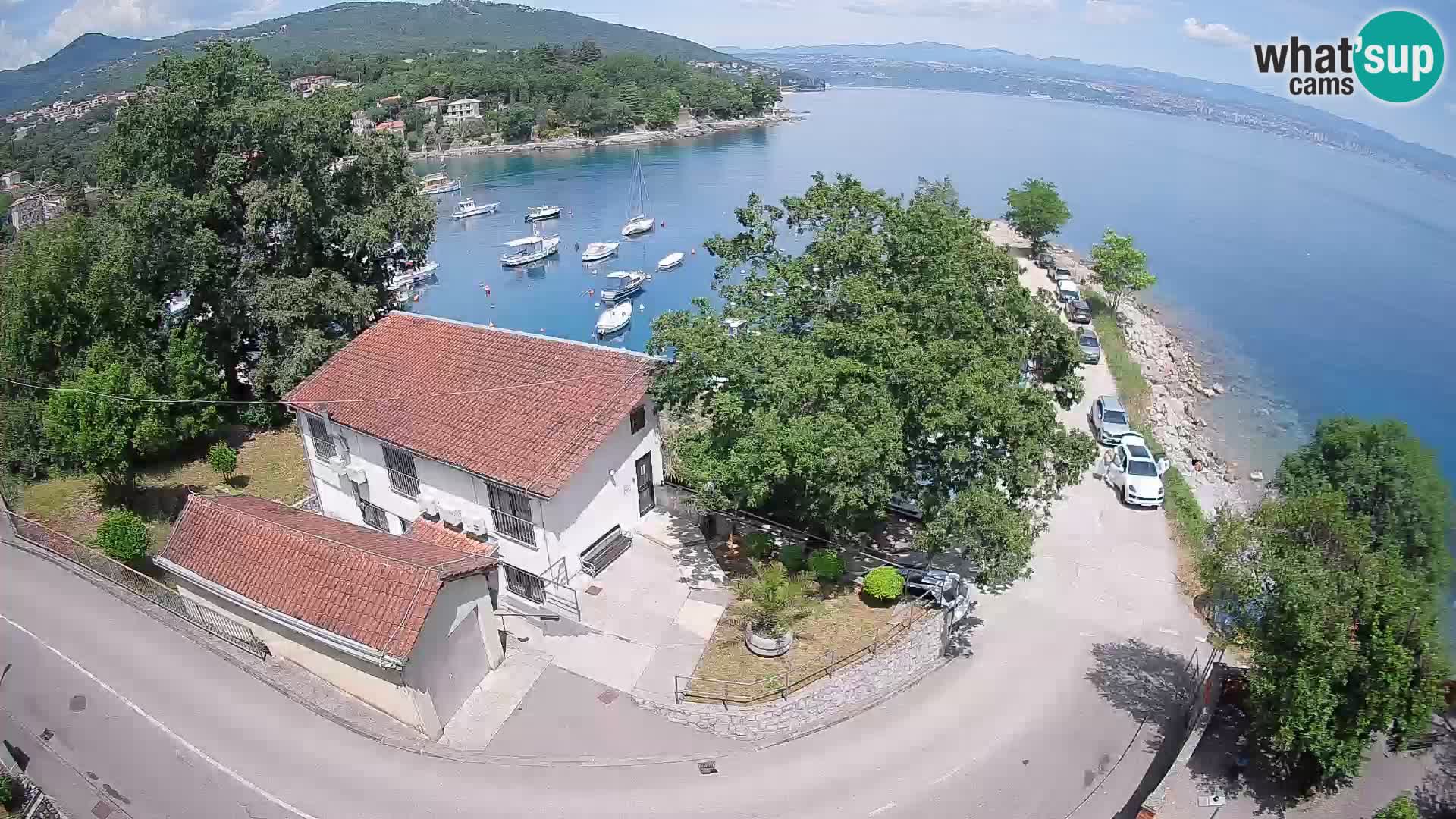 Spletna kamera pristanišče Ika – Pogled v živo na pristanišče in luči Opatije
