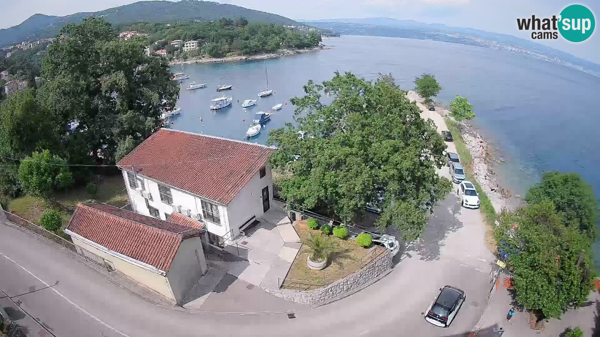Spletna kamera pristanišče Ika – Pogled v živo na pristanišče in luči Opatije