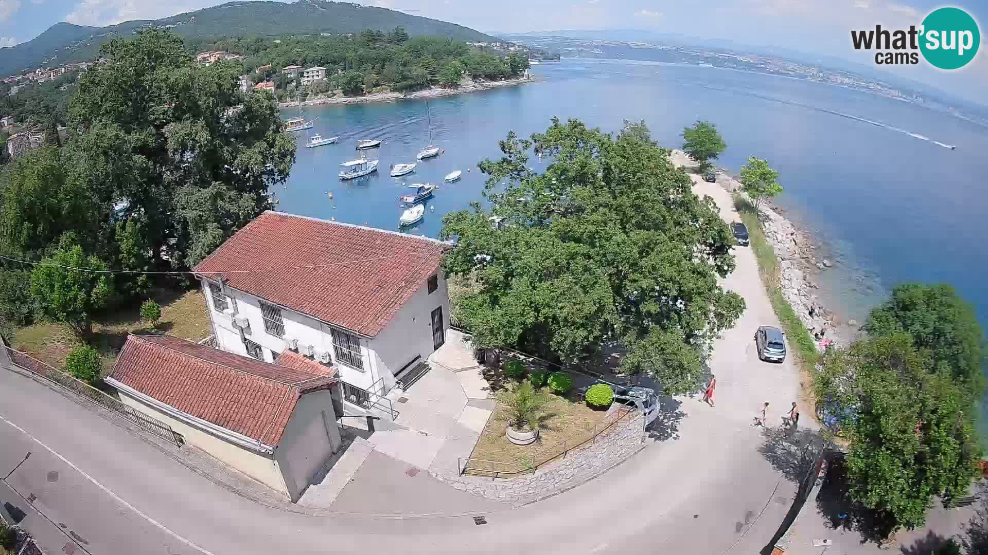 Spletna kamera pristanišče Ika – Pogled v živo na pristanišče in luči Opatije