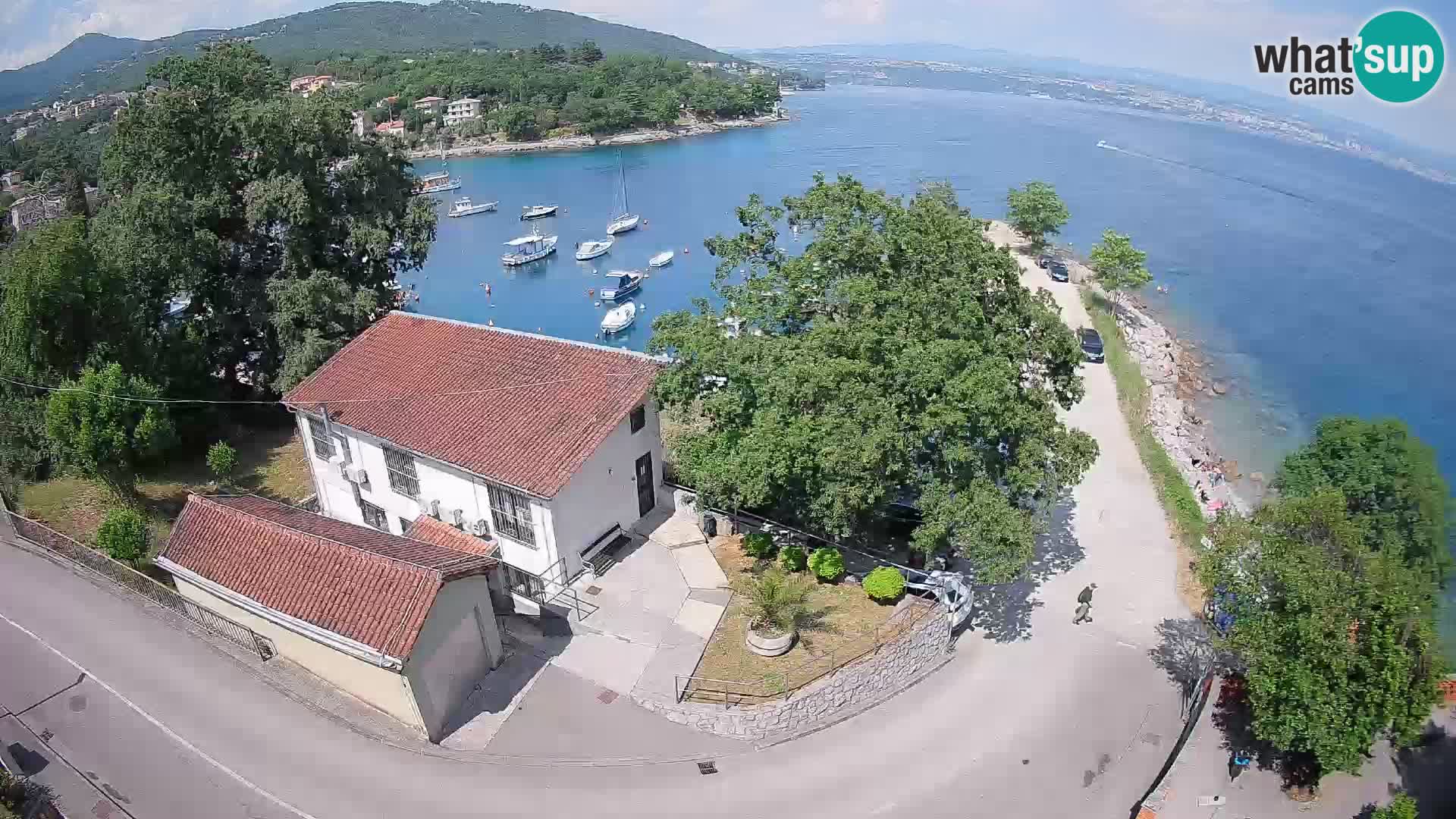 Spletna kamera pristanišče Ika – Pogled v živo na pristanišče in luči Opatije