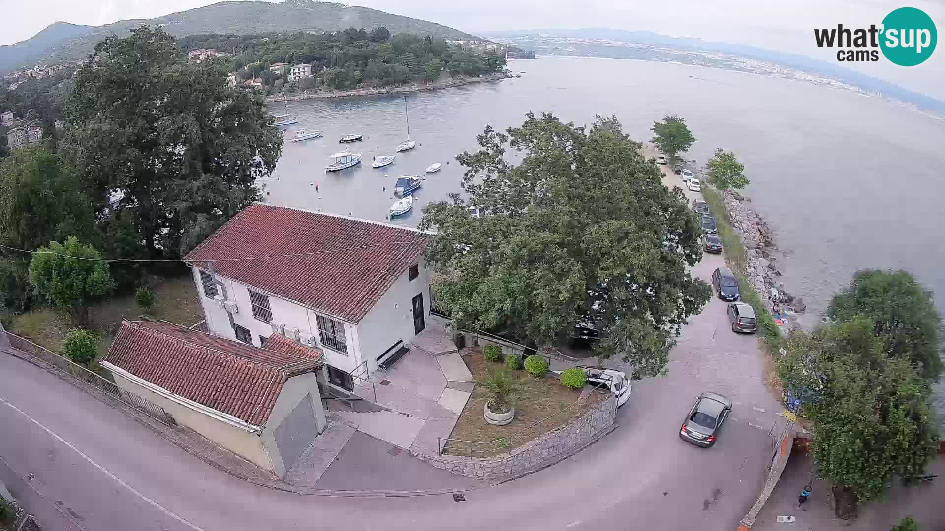 Spletna kamera pristanišče Ika – Pogled v živo na pristanišče in luči Opatije