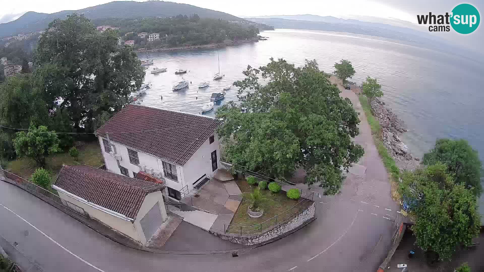 Web kamera luka Ika – Pogled uživo na luku i svjetla Opatije