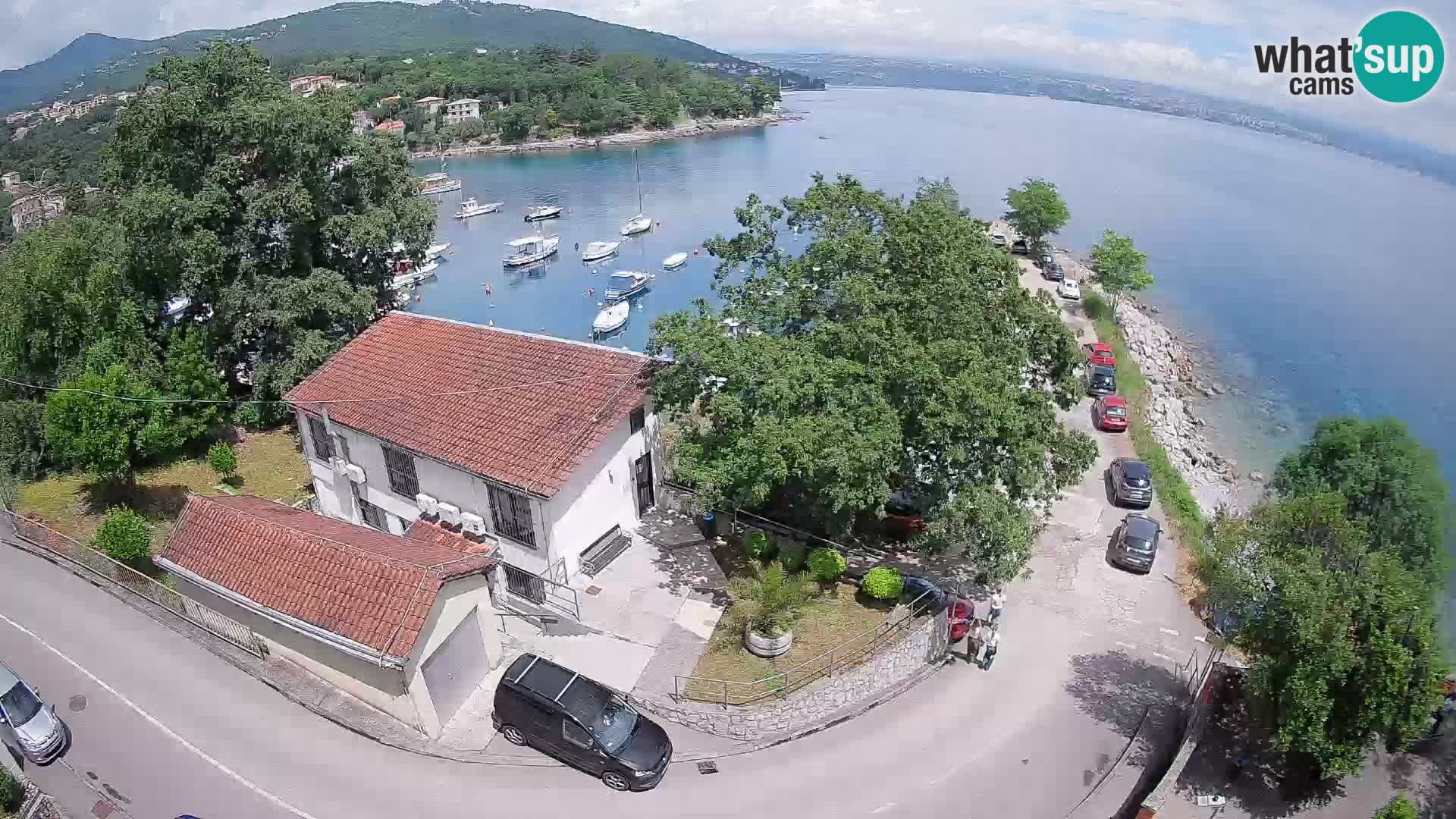 Spletna kamera pristanišče Ika – Pogled v živo na pristanišče in luči Opatije