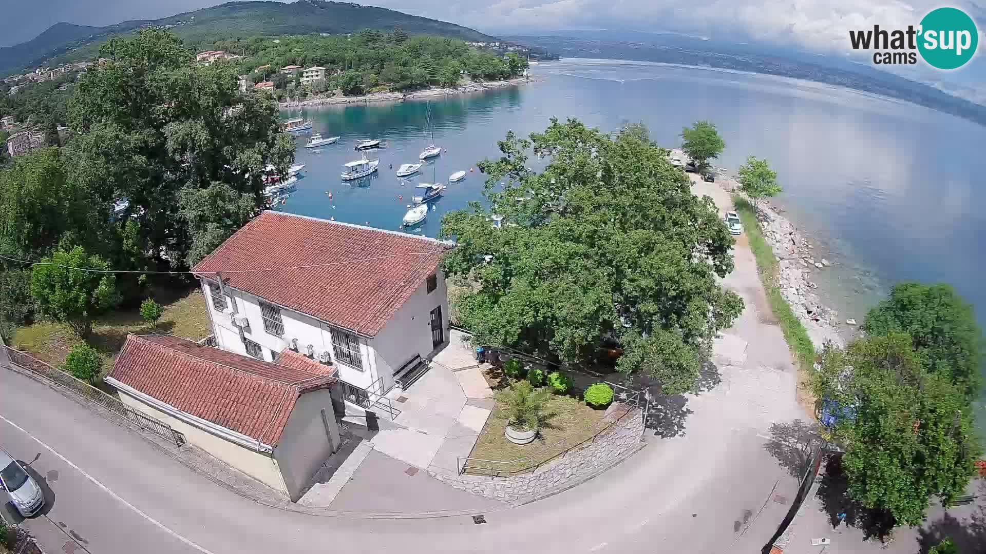 Web kamera luka Ika – Pogled uživo na luku i svjetla Opatije