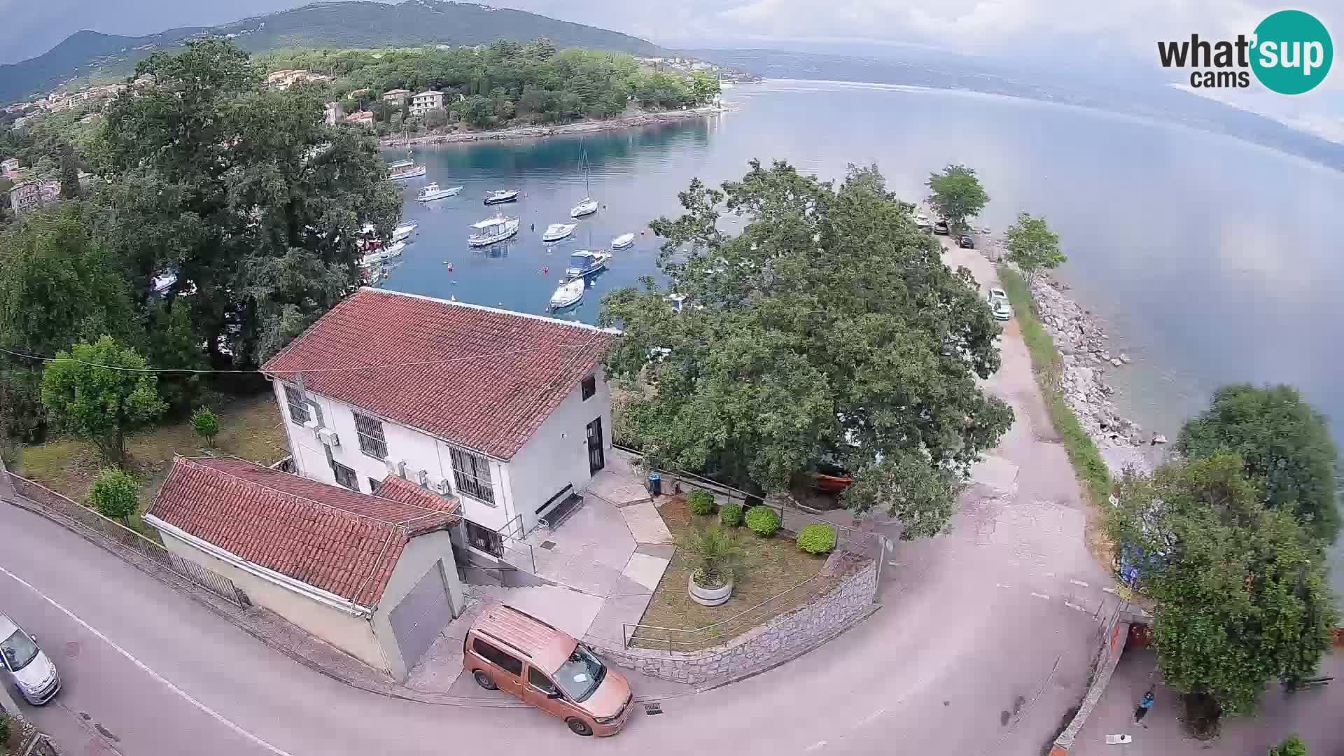 Web kamera luka Ika – Pogled uživo na luku i svjetla Opatije