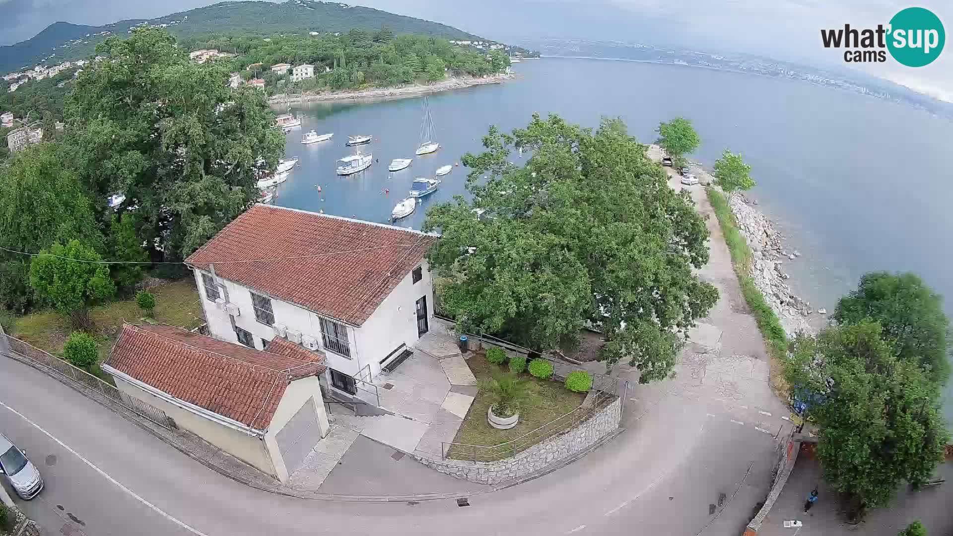 Web kamera luka Ika – Pogled uživo na luku i svjetla Opatije