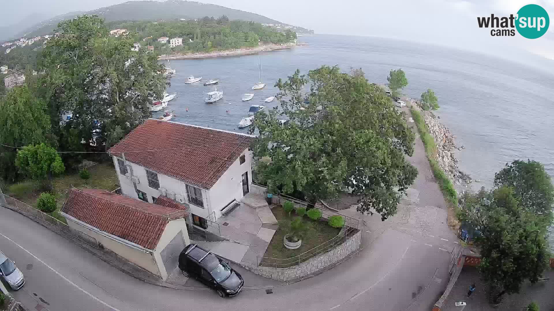 Web kamera luka Ika – Pogled uživo na luku i svjetla Opatije