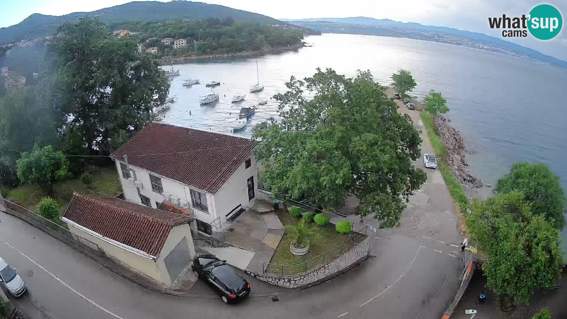 Web kamera luka Ika – Pogled uživo na luku i svjetla Opatije