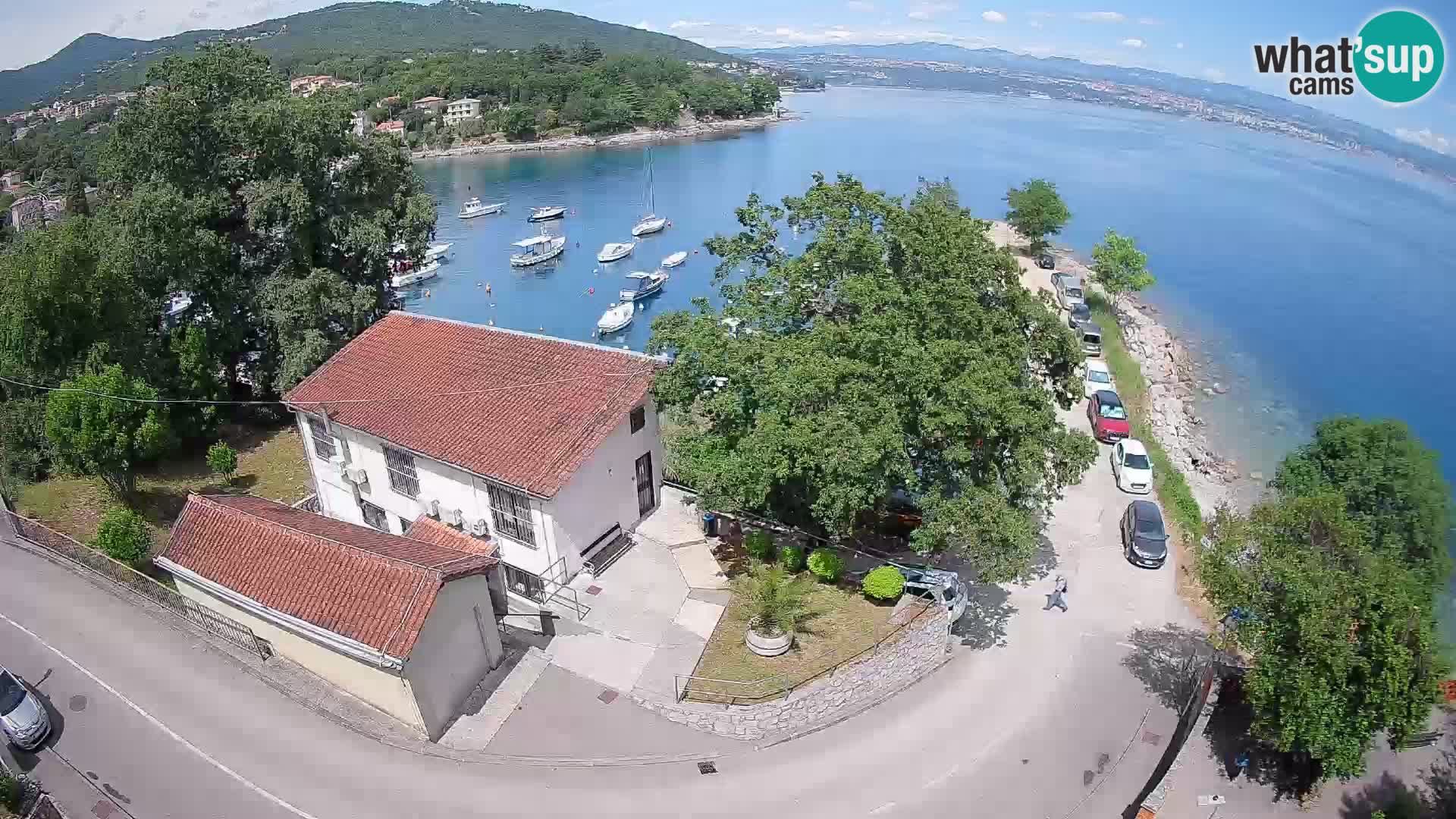 Spletna kamera pristanišče Ika – Pogled v živo na pristanišče in luči Opatije
