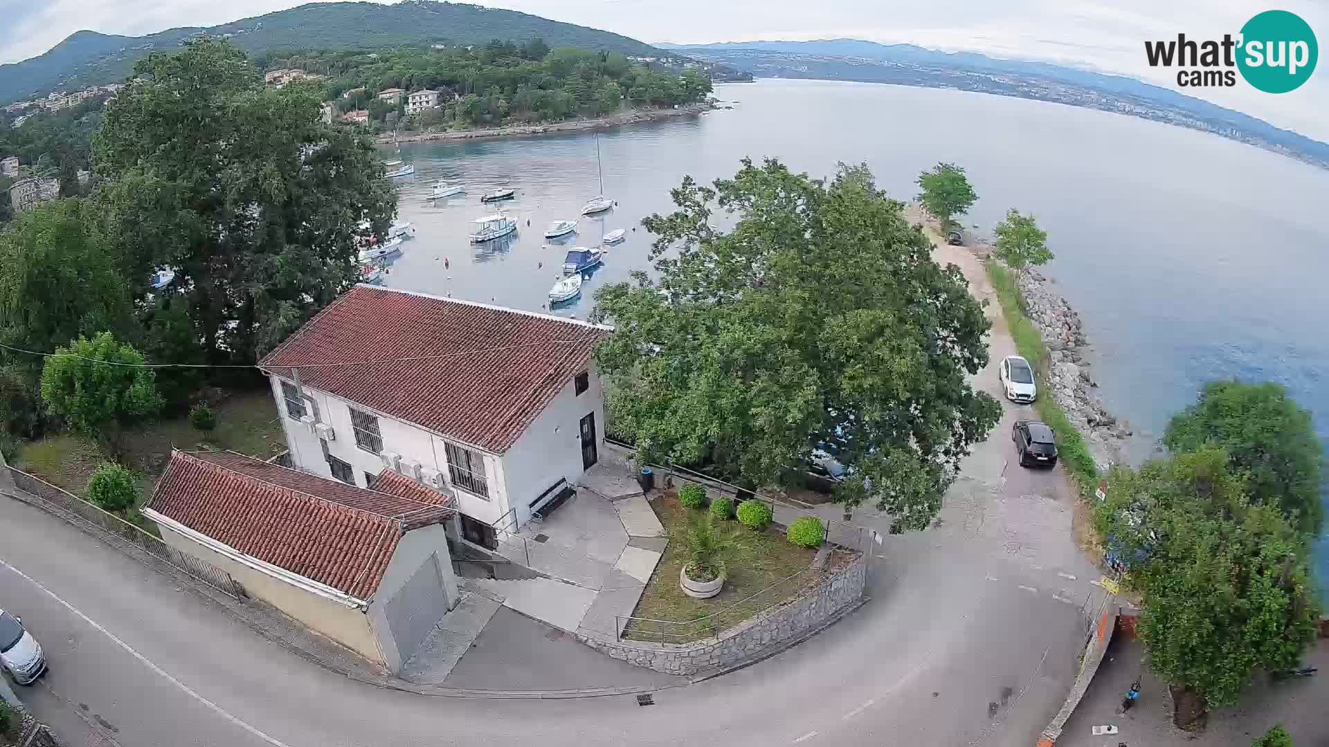 Spletna kamera pristanišče Ika – Pogled v živo na pristanišče in luči Opatije