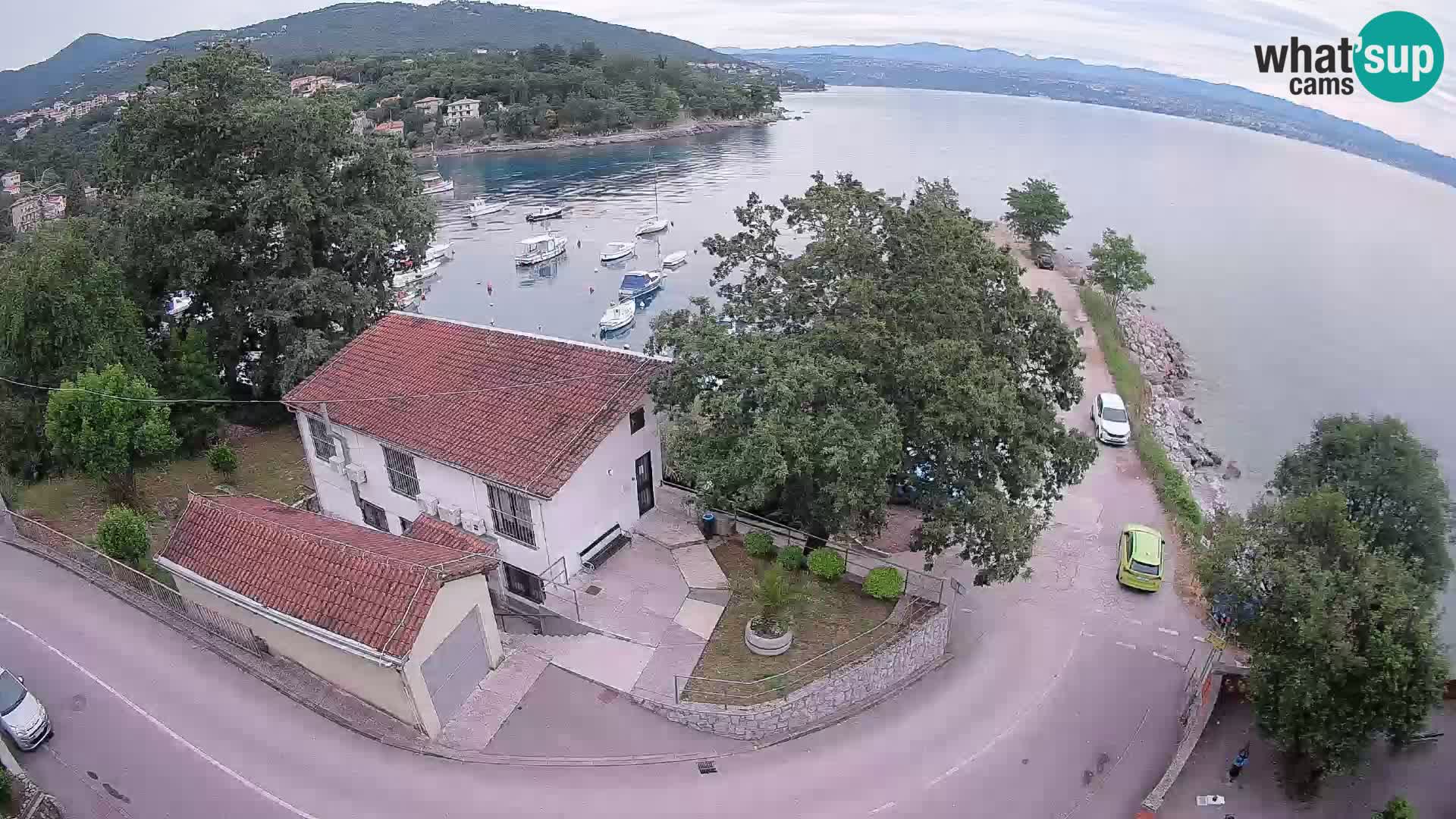 Spletna kamera pristanišče Ika – Pogled v živo na pristanišče in luči Opatije