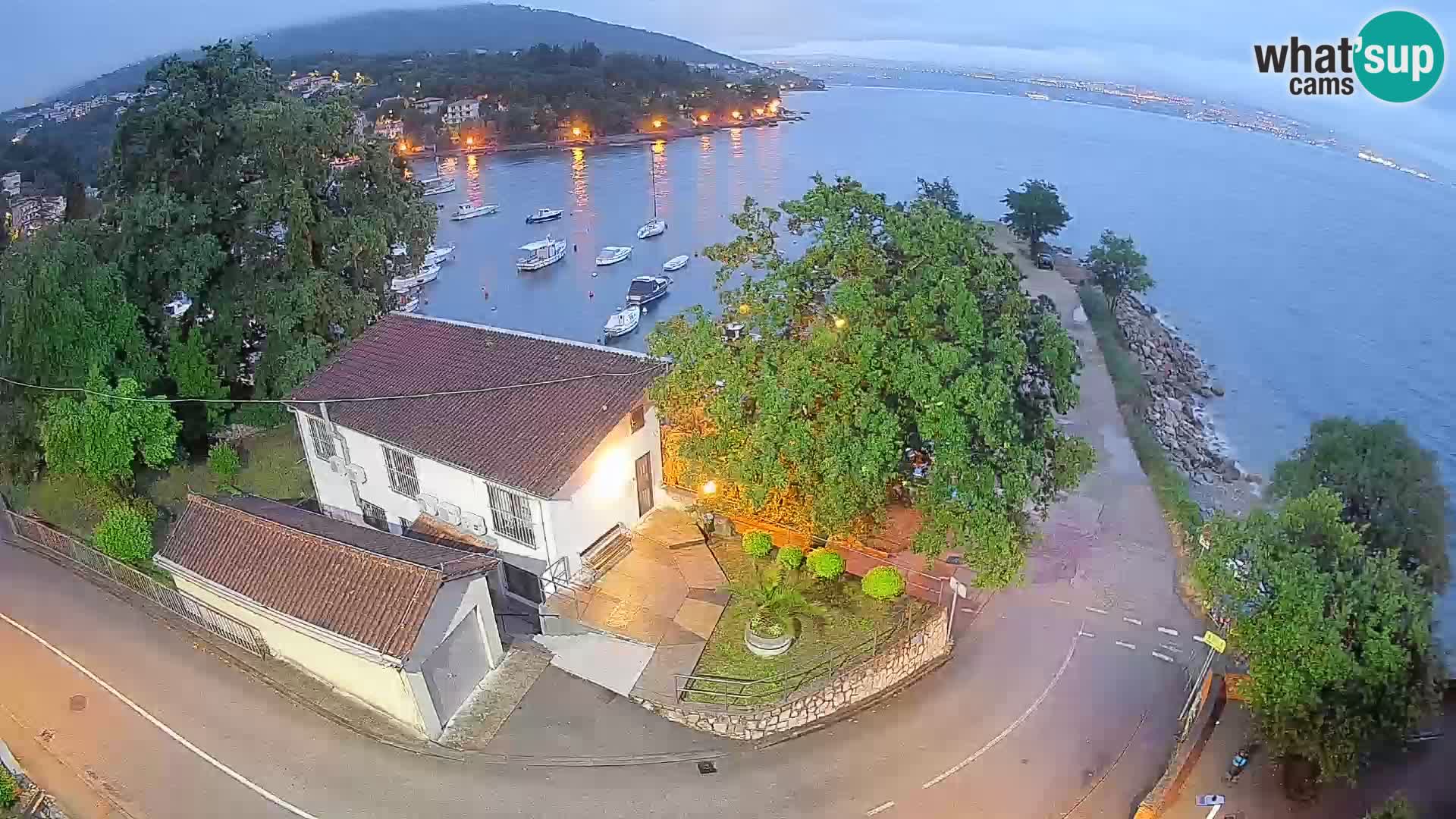 Ika Harbor Webcam – LIVE View of the Harbor and Opatija Lights