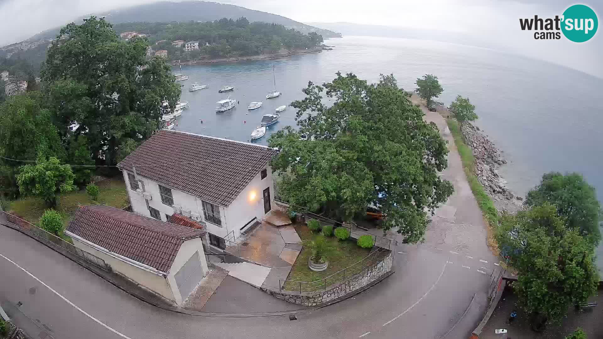 Spletna kamera pristanišče Ika – Pogled v živo na pristanišče in luči Opatije