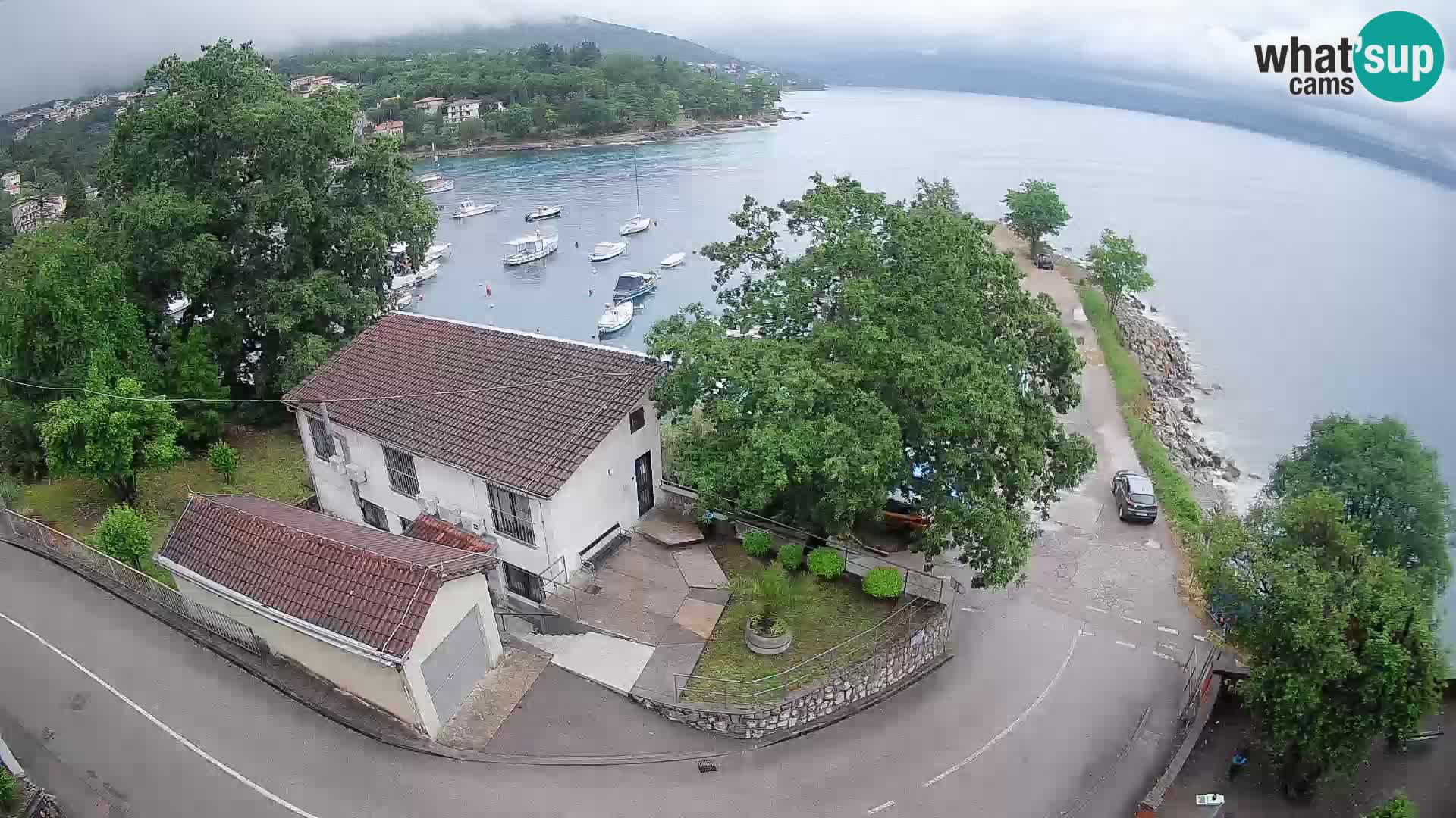 Spletna kamera pristanišče Ika – Pogled v živo na pristanišče in luči Opatije