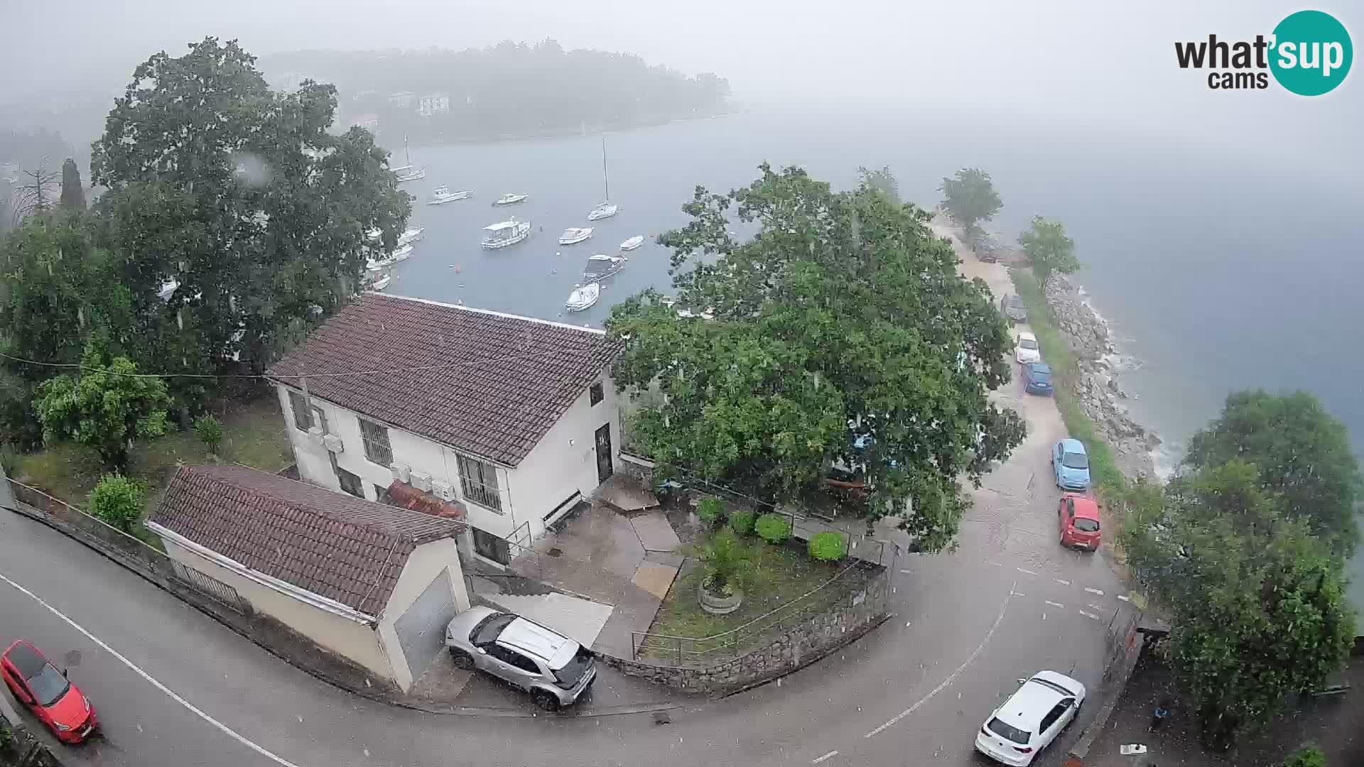 Web kamera luka Ika – Pogled uživo na luku i svjetla Opatije