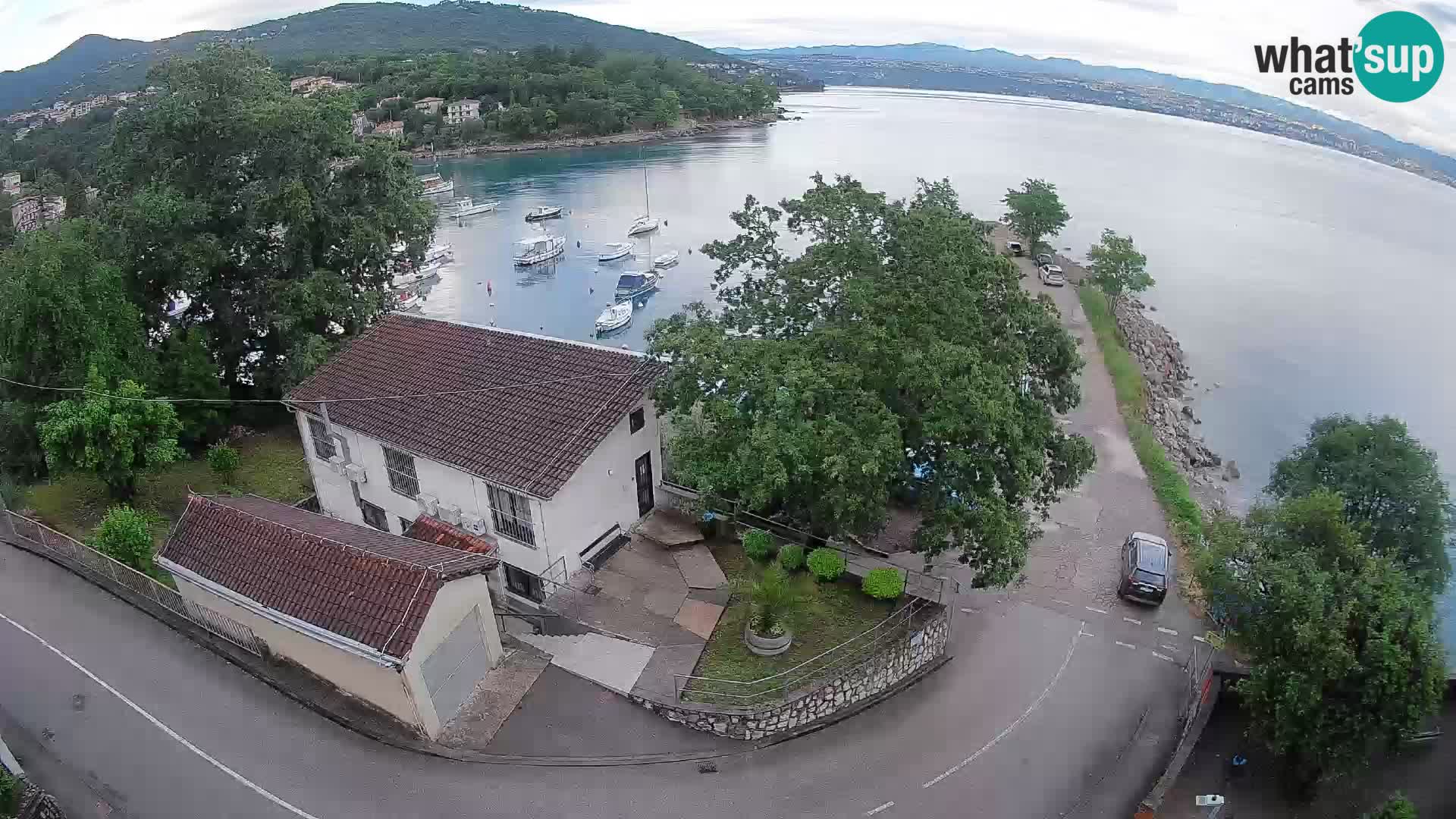 Web kamera luka Ika – Pogled uživo na luku i svjetla Opatije