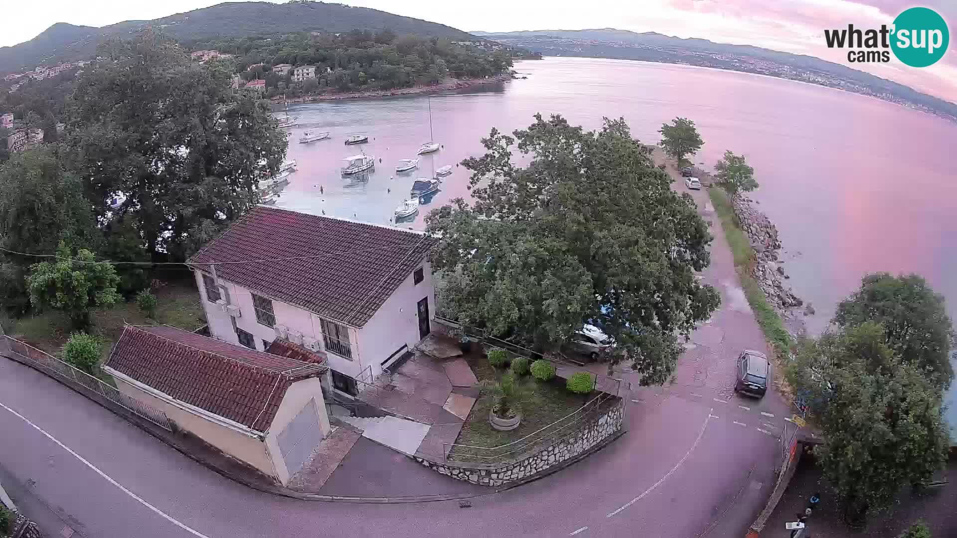 Ika Harbor Webcam – LIVE View of the Harbor and Opatija Lights