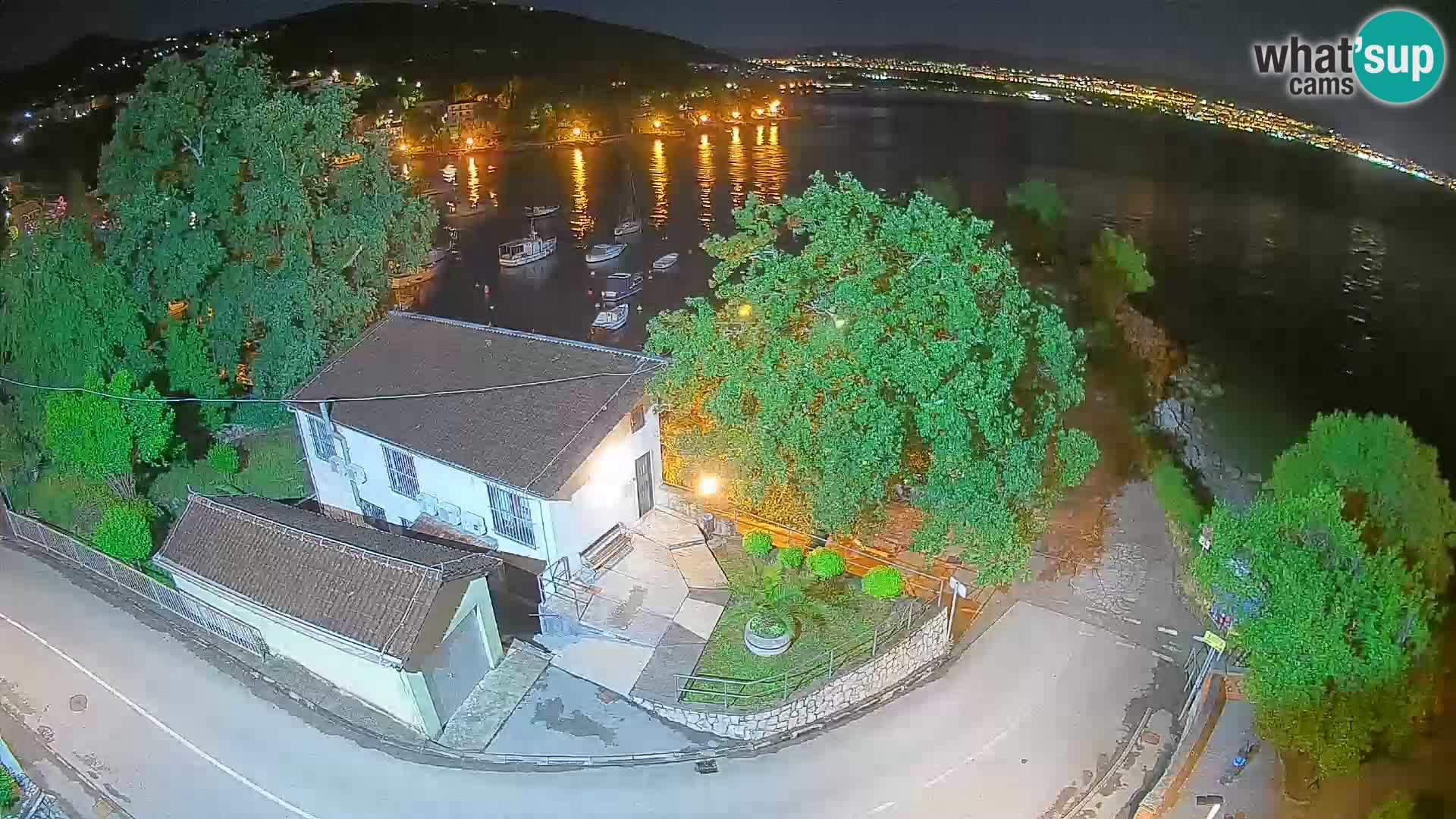 Web kamera luka Ika – Pogled uživo na luku i svjetla Opatije