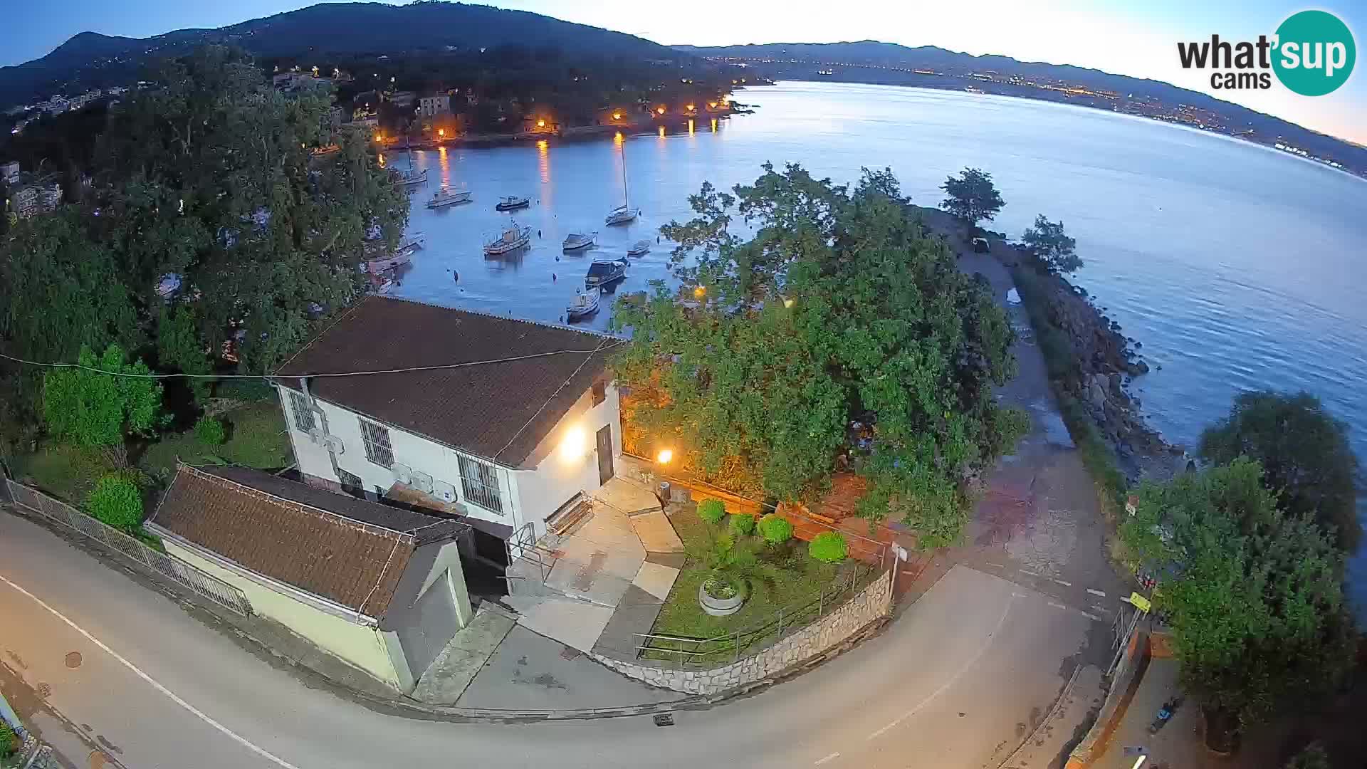 Ika Harbor Webcam – LIVE View of the Harbor and Opatija Lights