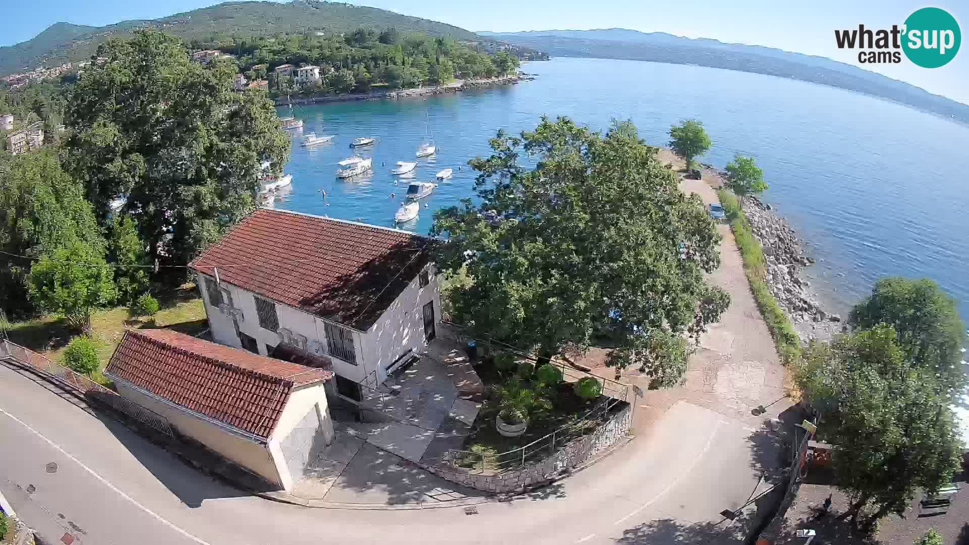 Web kamera luka Ika – Pogled uživo na luku i svjetla Opatije