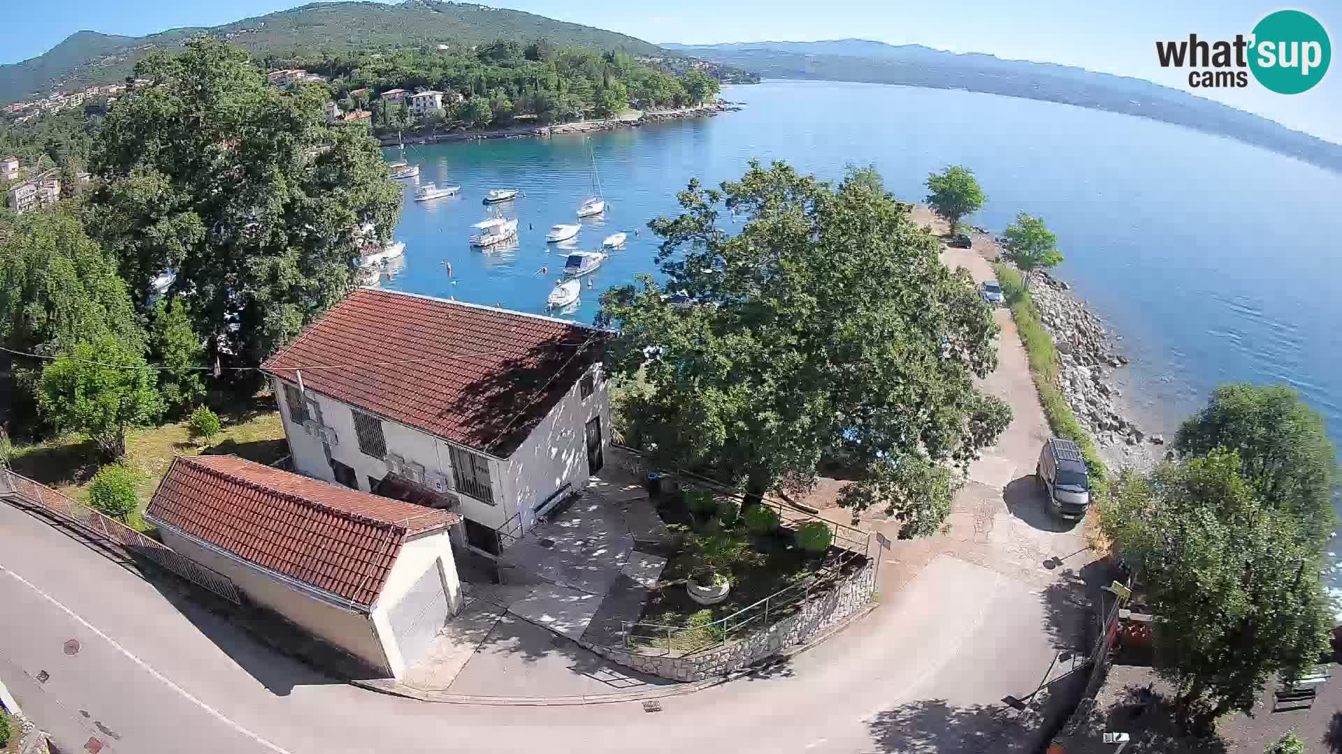 Spletna kamera pristanišče Ika – Pogled v živo na pristanišče in luči Opatije