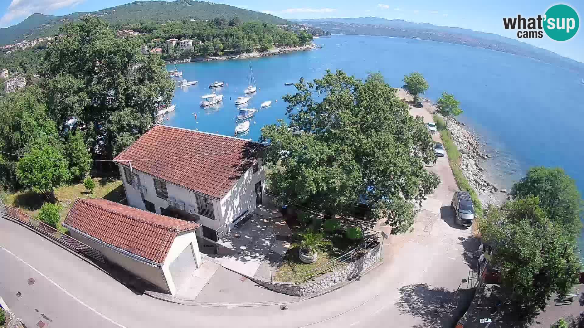 Spletna kamera pristanišče Ika – Pogled v živo na pristanišče in luči Opatije