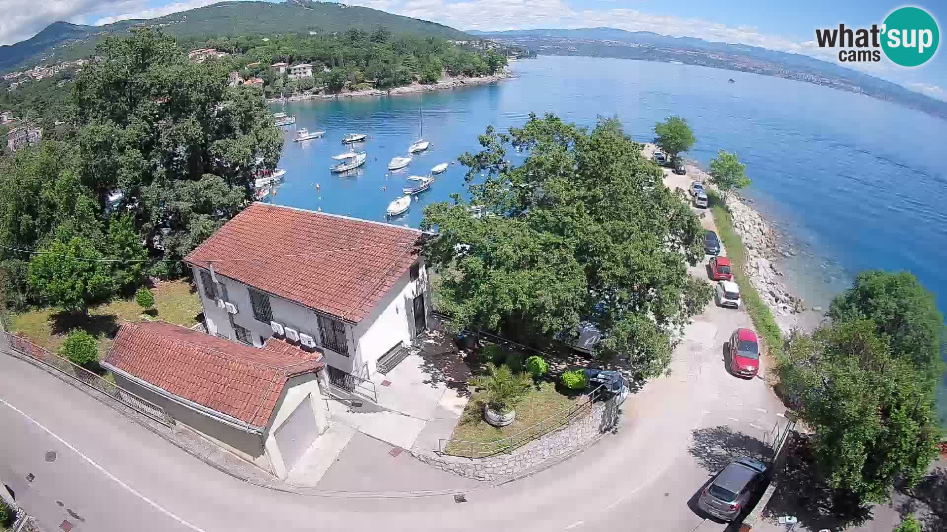 Spletna kamera pristanišče Ika – Pogled v živo na pristanišče in luči Opatije