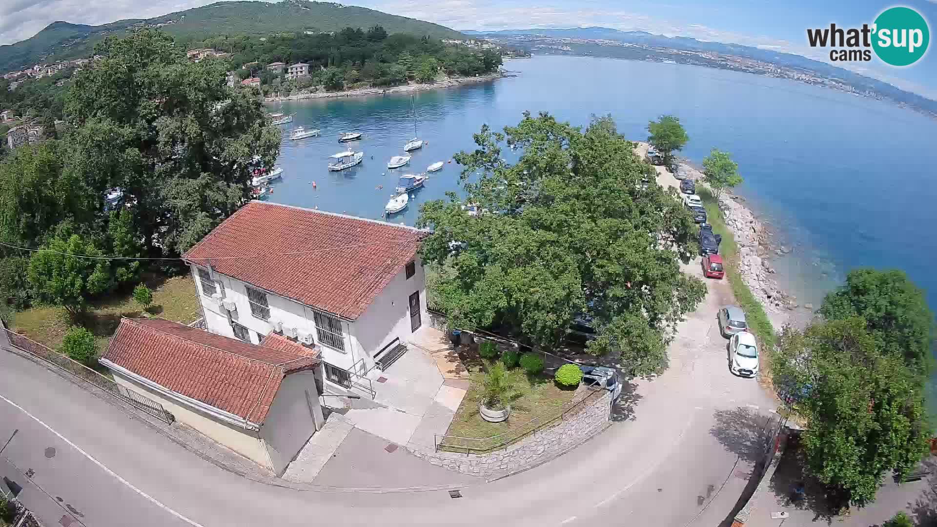 Spletna kamera pristanišče Ika – Pogled v živo na pristanišče in luči Opatije