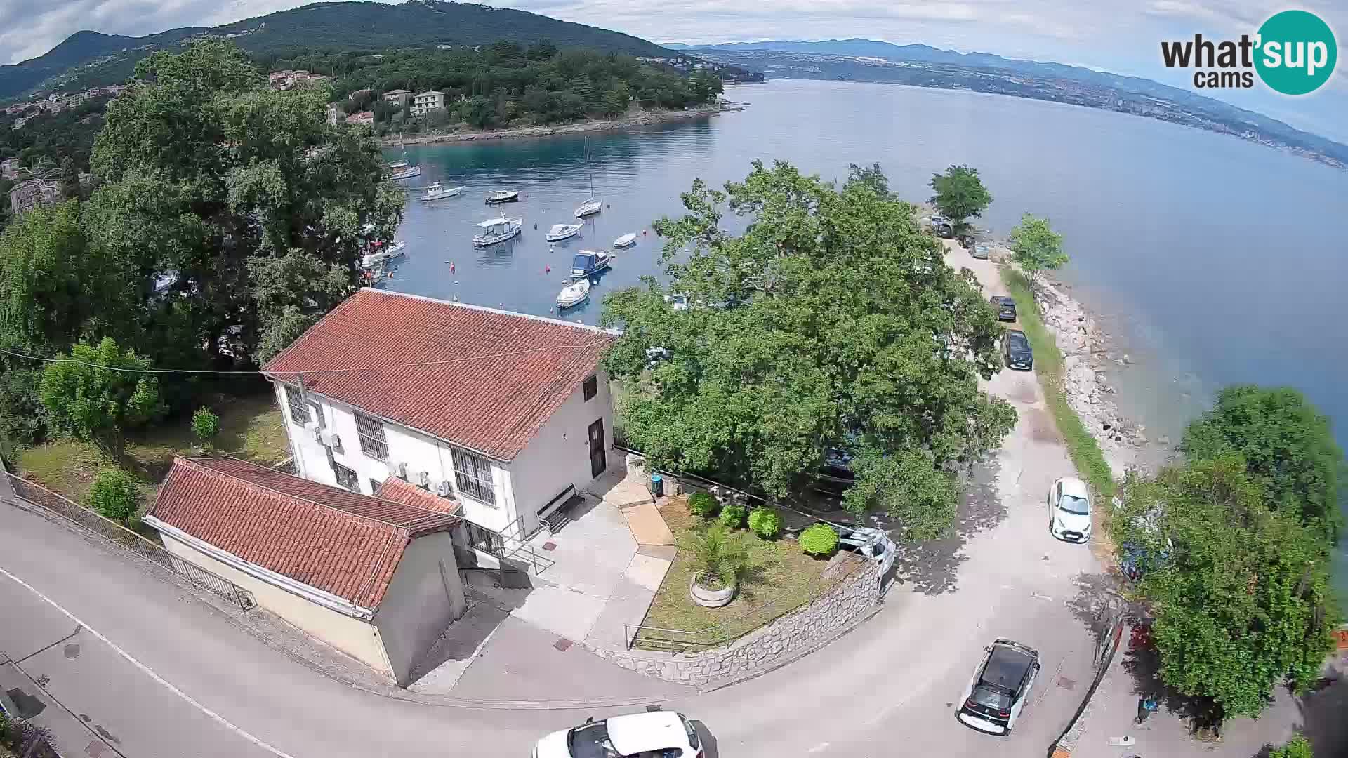 Spletna kamera pristanišče Ika – Pogled v živo na pristanišče in luči Opatije