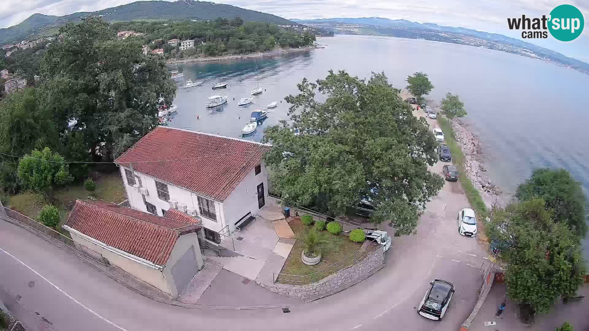Web kamera luka Ika – Pogled uživo na luku i svjetla Opatije