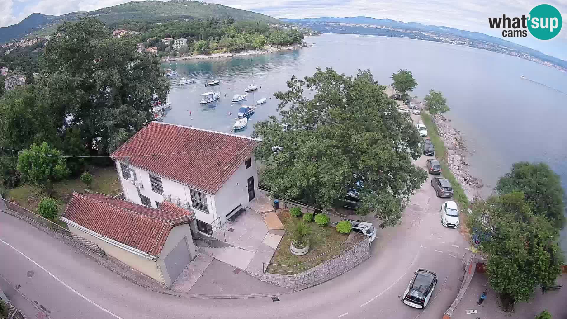 Spletna kamera pristanišče Ika – Pogled v živo na pristanišče in luči Opatije