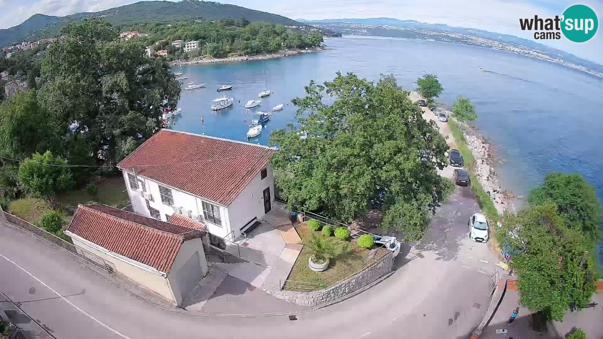 Web kamera luka Ika – Pogled uživo na luku i svjetla Opatije