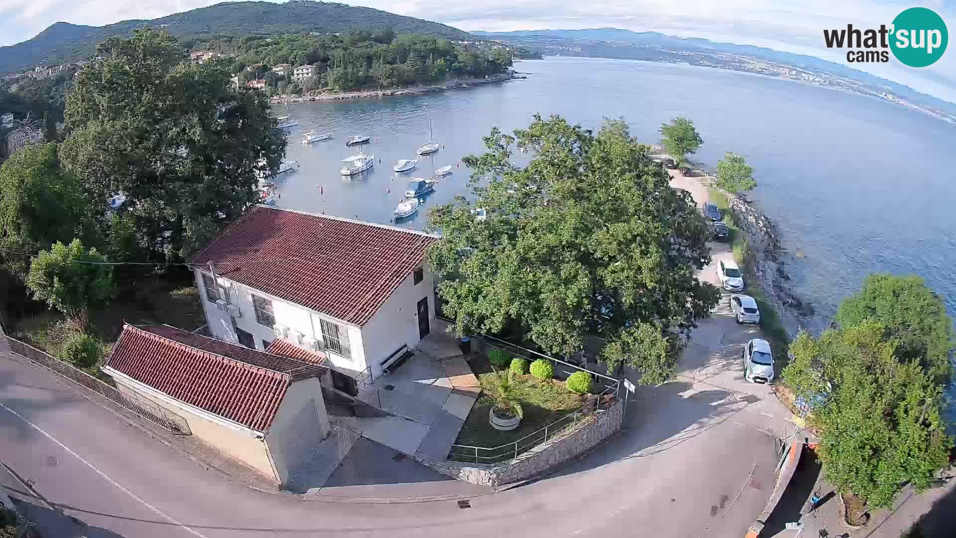 Web kamera luka Ika – Pogled uživo na luku i svjetla Opatije