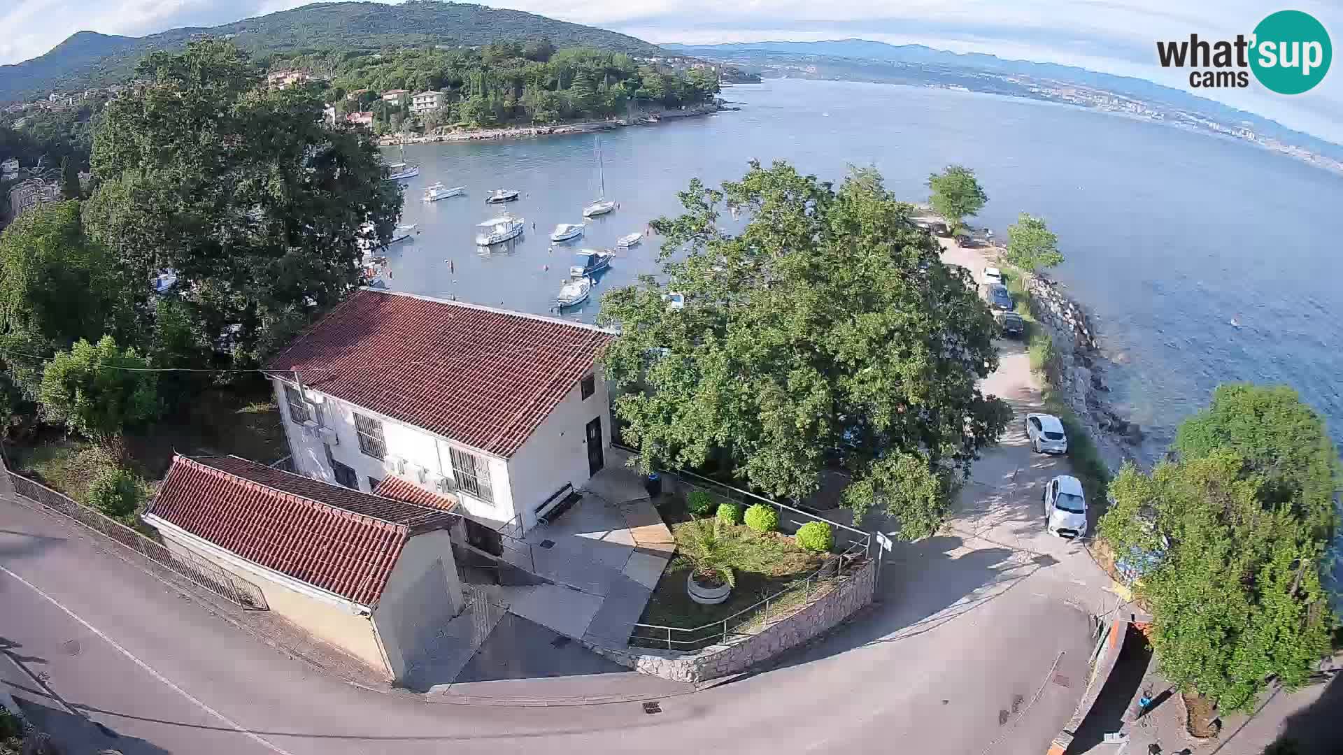Spletna kamera pristanišče Ika – Pogled v živo na pristanišče in luči Opatije
