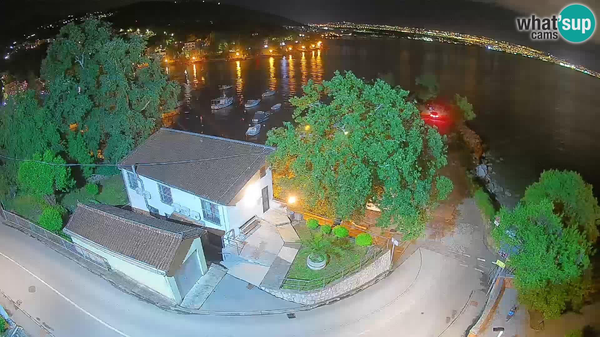 Web kamera luka Ika – Pogled uživo na luku i svjetla Opatije