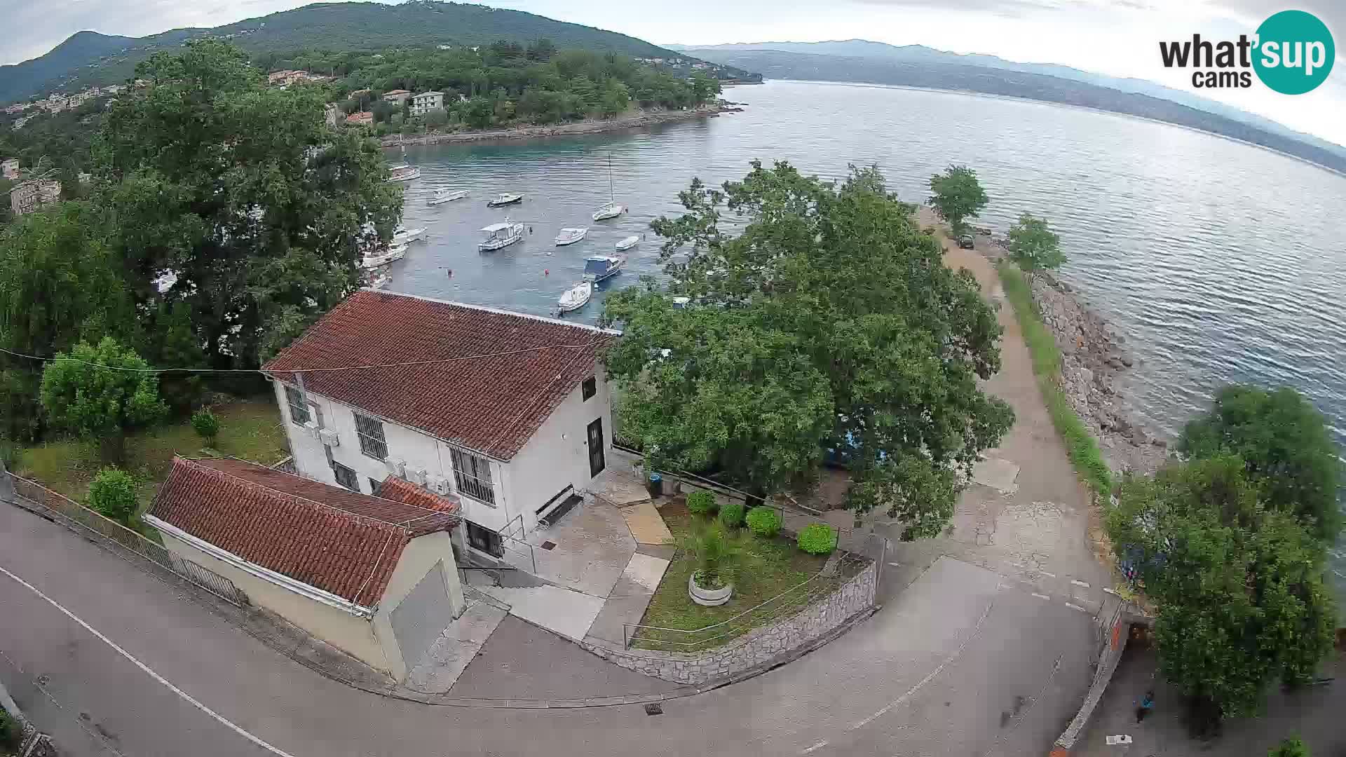 Spletna kamera pristanišče Ika – Pogled v živo na pristanišče in luči Opatije