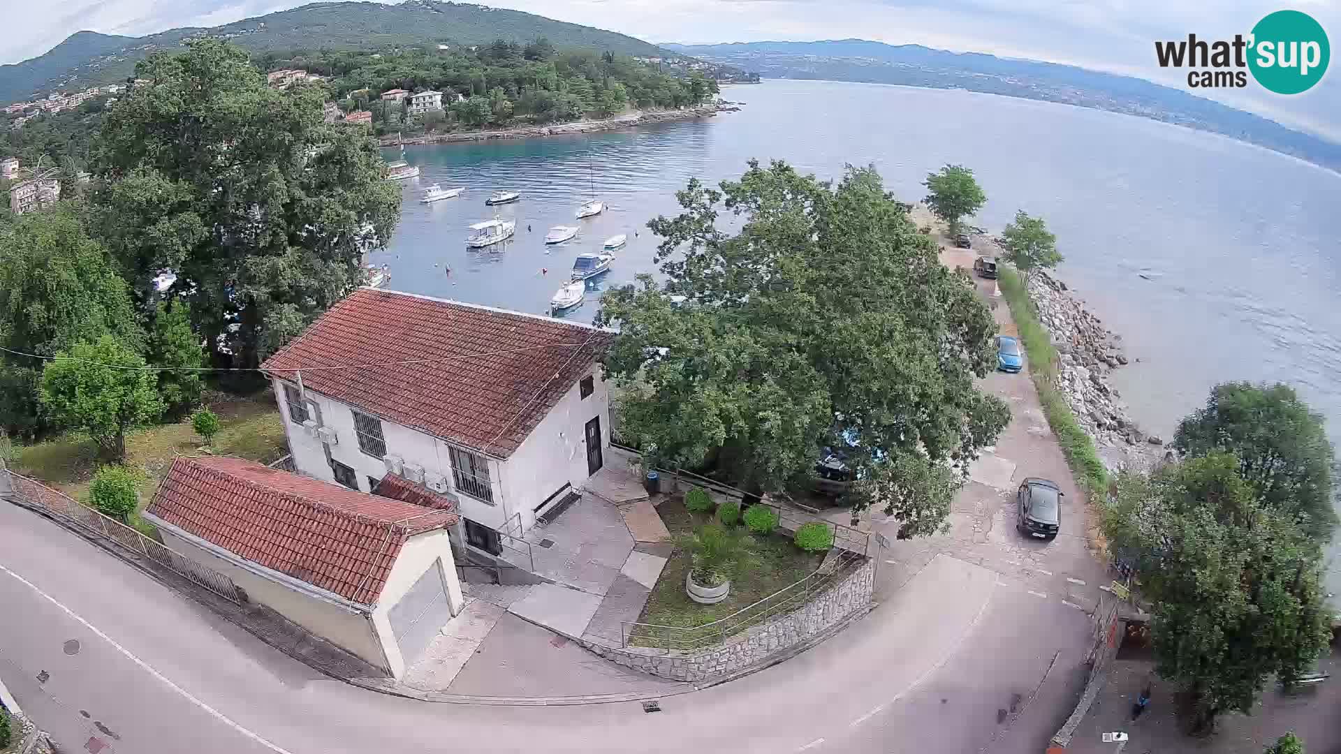 Spletna kamera pristanišče Ika – Pogled v živo na pristanišče in luči Opatije