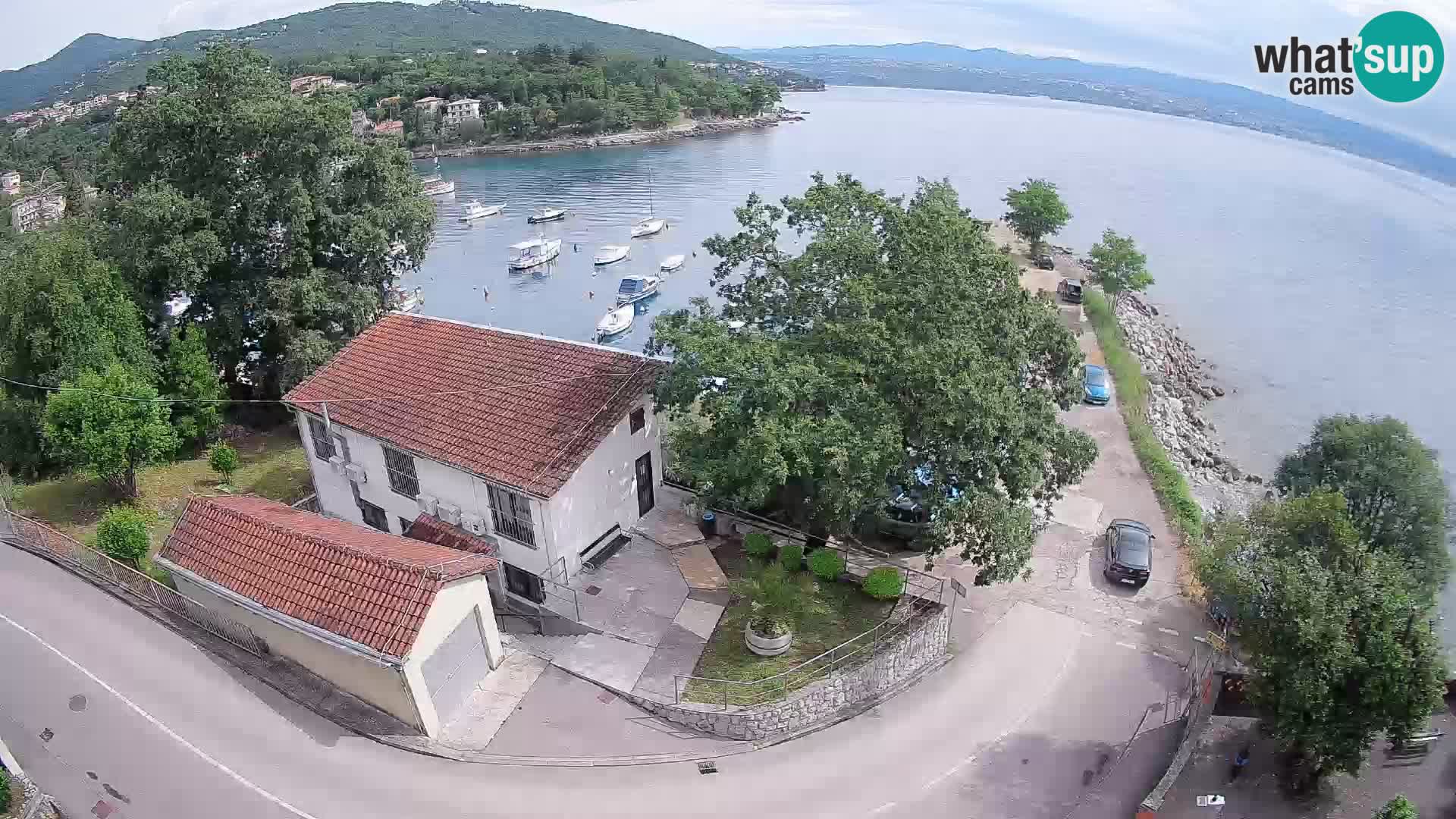 Spletna kamera pristanišče Ika – Pogled v živo na pristanišče in luči Opatije