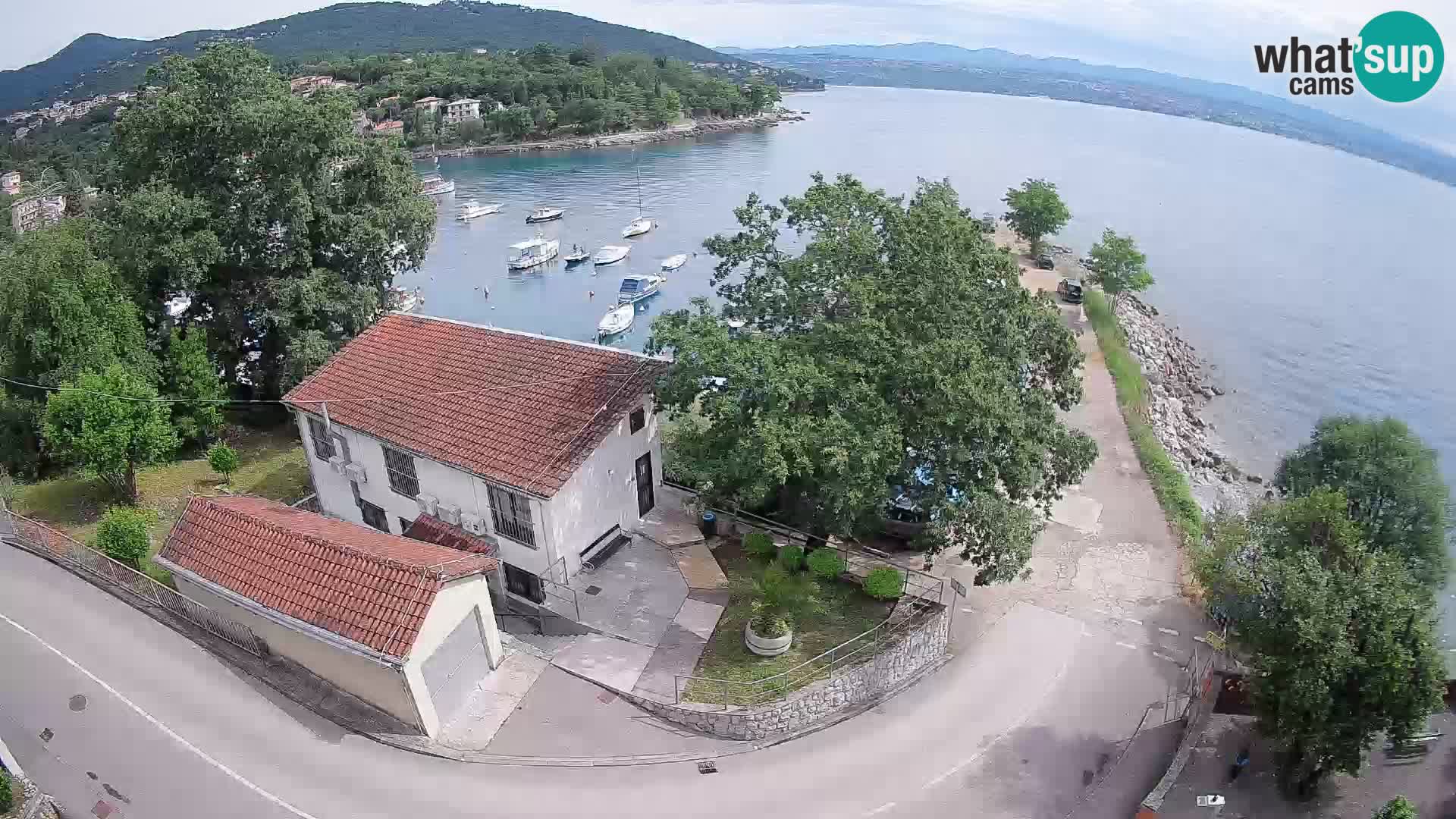 Spletna kamera pristanišče Ika – Pogled v živo na pristanišče in luči Opatije