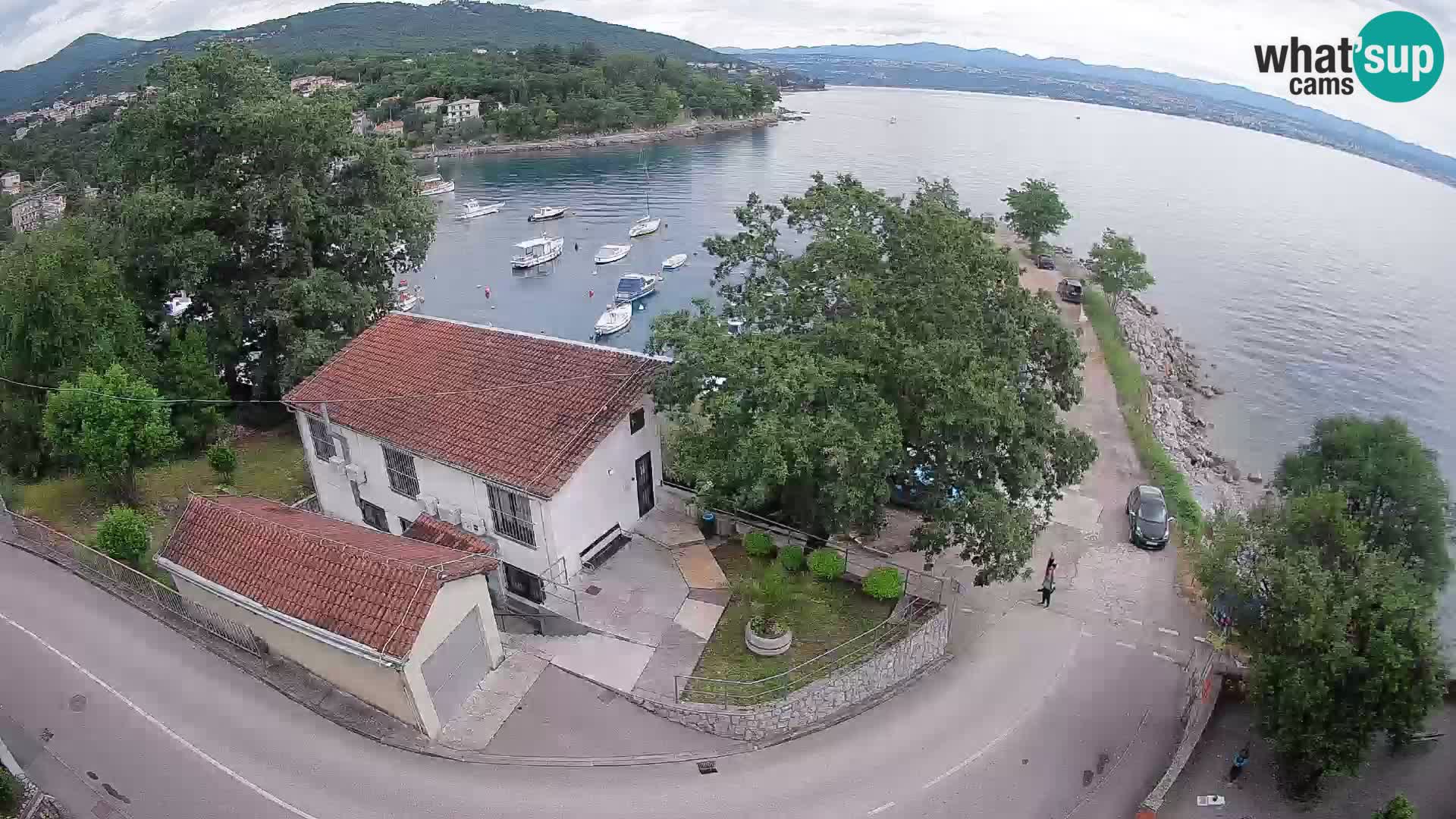 Spletna kamera pristanišče Ika – Pogled v živo na pristanišče in luči Opatije